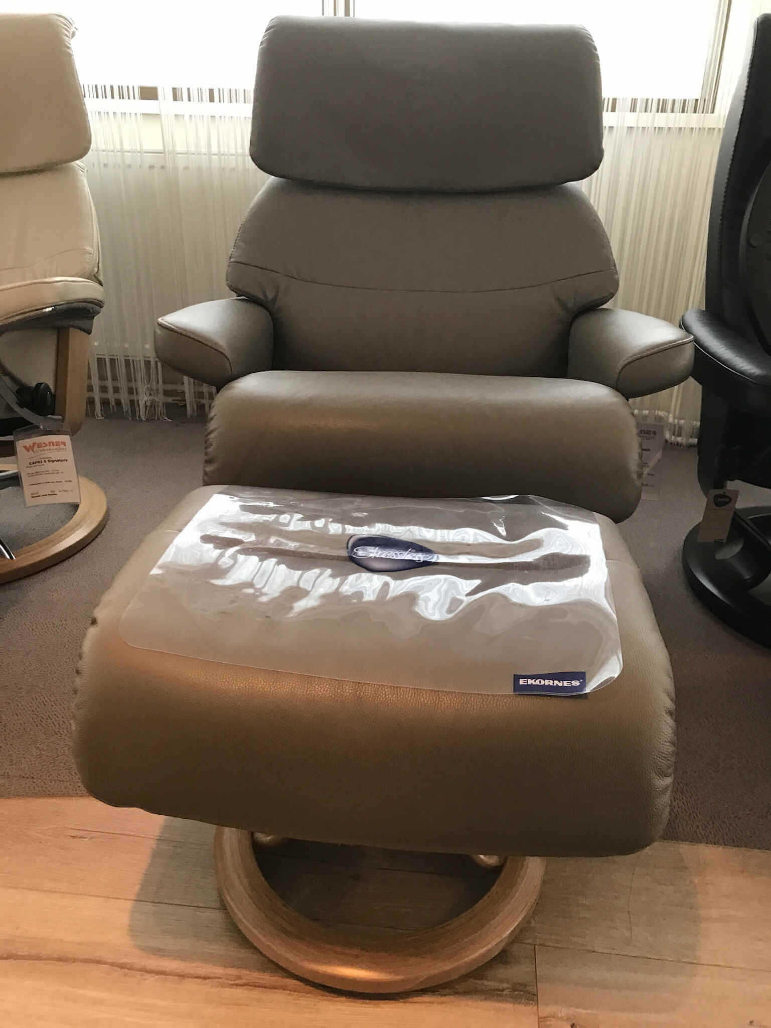 070-02-00206a59491b8684a59 Stressless - Sessel Capri L Leder Grau Paloma Classic mit Hocker - 2