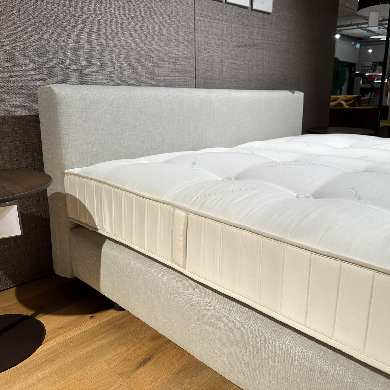 Schramm - Polsterbett Limited Cube 1923 Stoff Lino Lightgrey Zylinderfuß 10 Buche Schwarz - 5