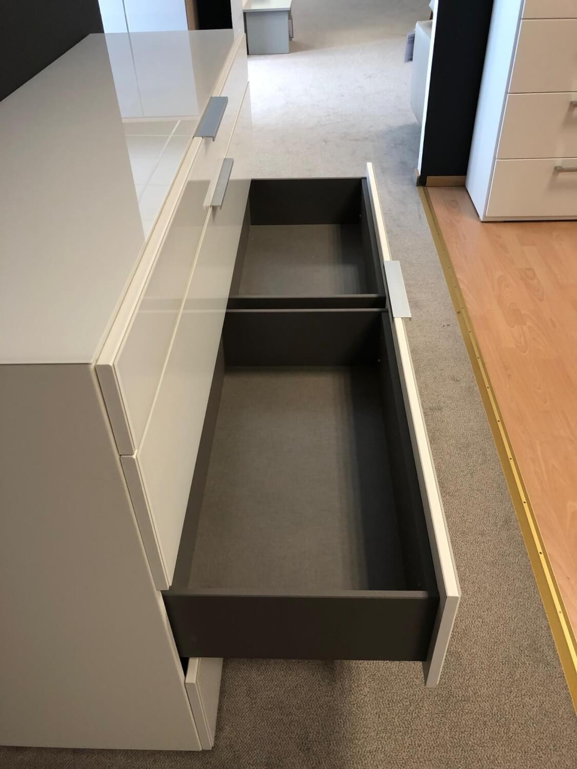Nolte - Kommode Alegro 2 Polarweiß Ausführung Weißglas Alu Matt - 5