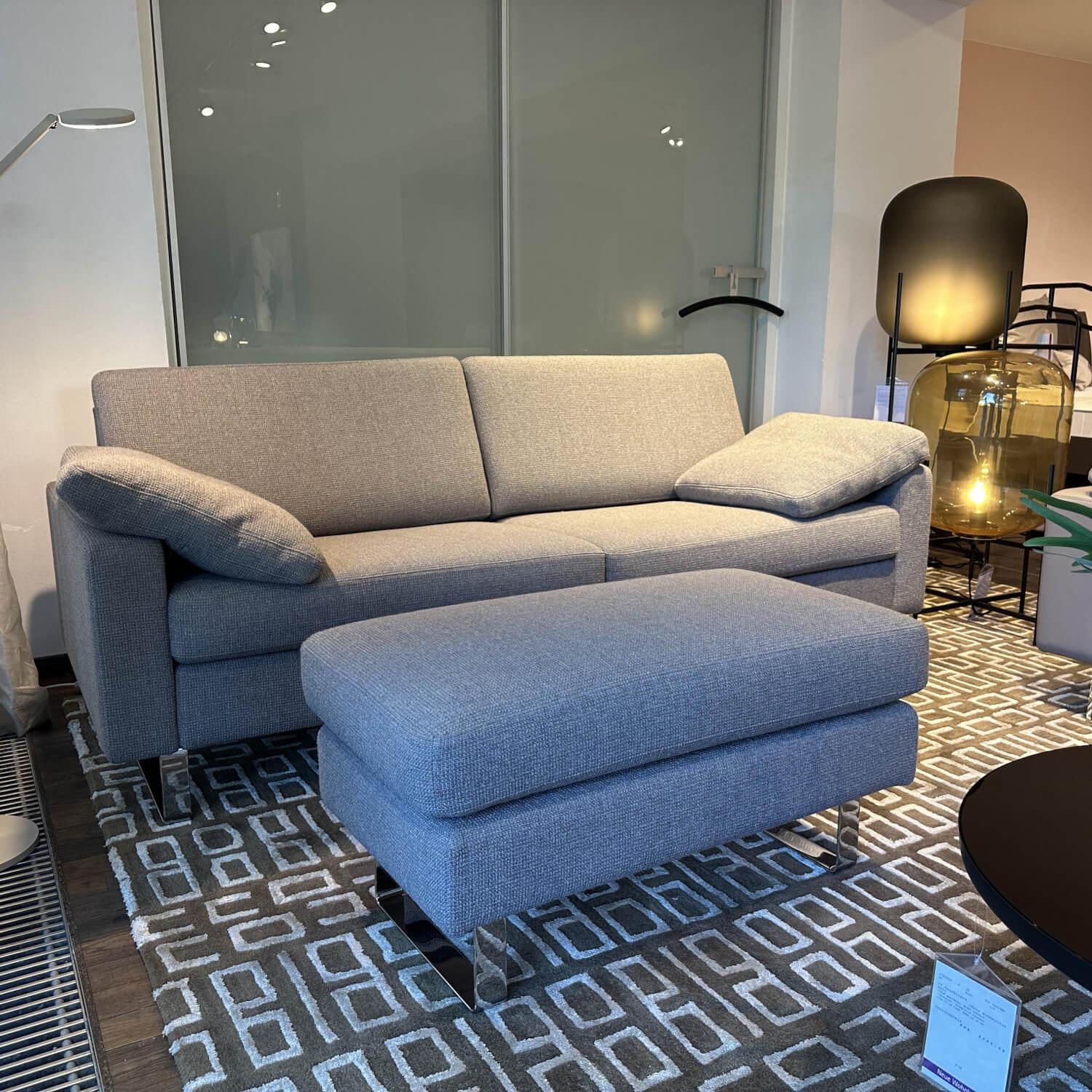 COR - Sofa Conseta Stoff 8192 Greige Grau Metallkufe Verchromt Inkl. Hocker - 7