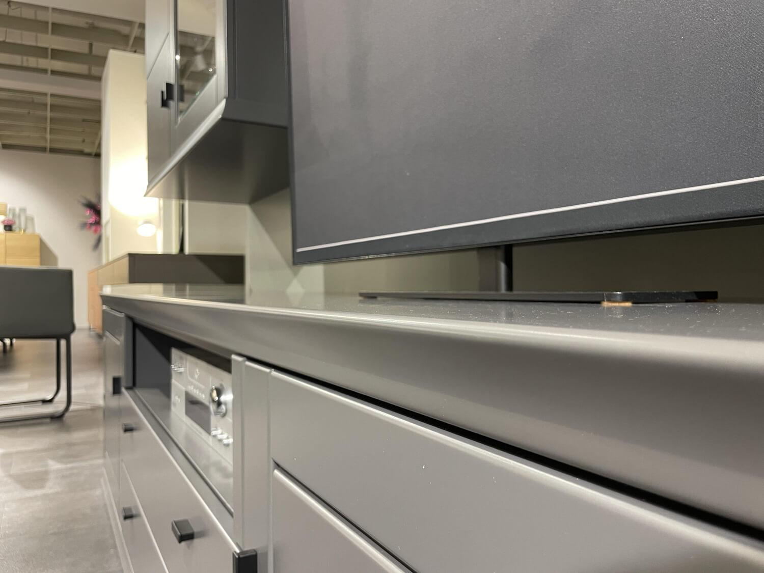 Musterring - Anbauwand Korsika 55067 Lack Schiefergrau Grau Griff W7 Schwarz Matt Inklusive Beleuchtung - 15