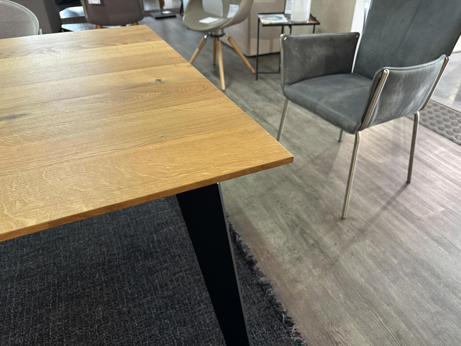 Kattwinkel - Esstisch Volt Platte Eiche Massiv Natur Geölt Vierfußgestell Flachstahl Schwarz Pulverbeschichtet - 5