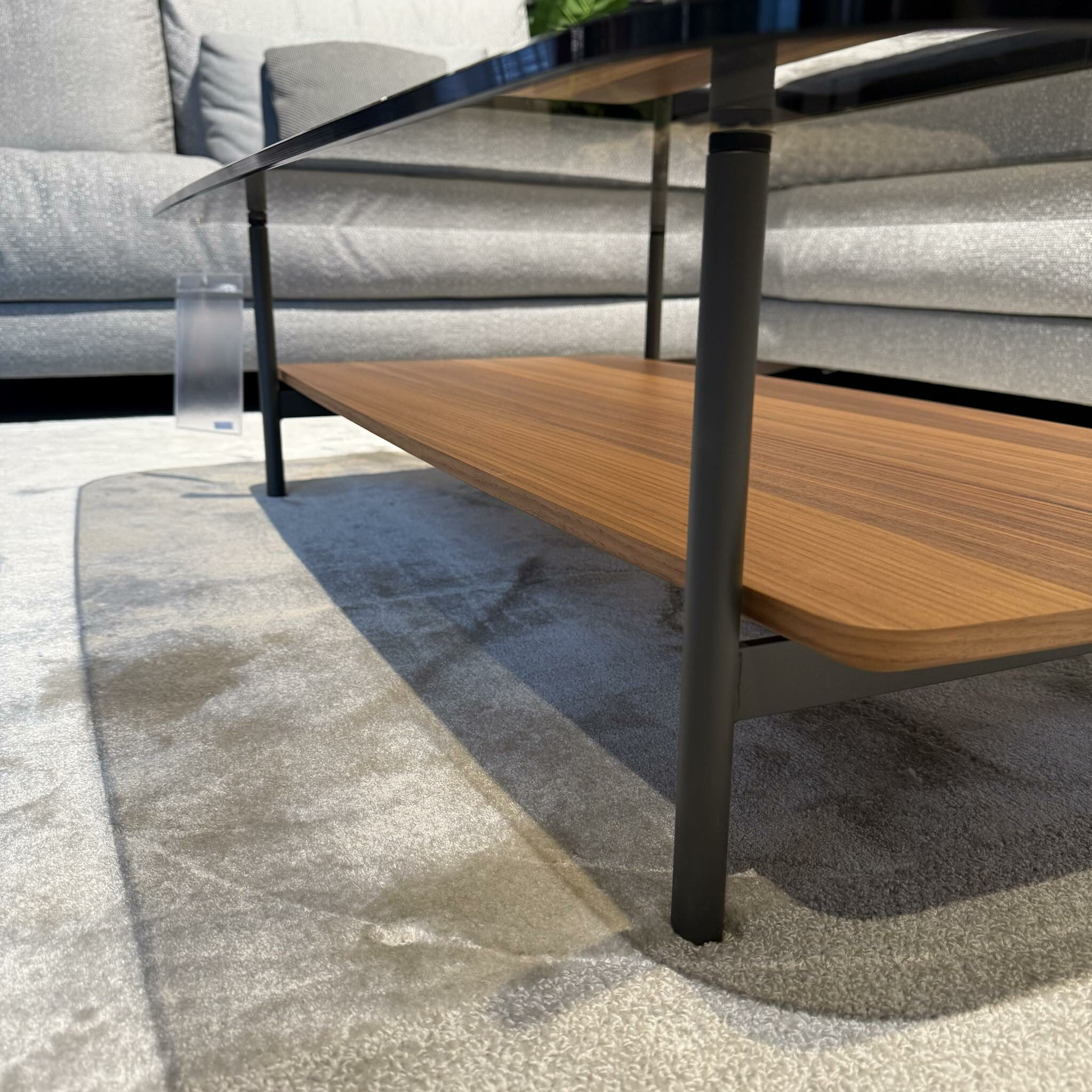 Ronald Schmitt Design - Couchtisch 8870 Platte Parsolglas Bronze Gestell Stahl RAL 7022 Schwarz Pulverbeschichtet Matt Ablage Nussbaum - 5