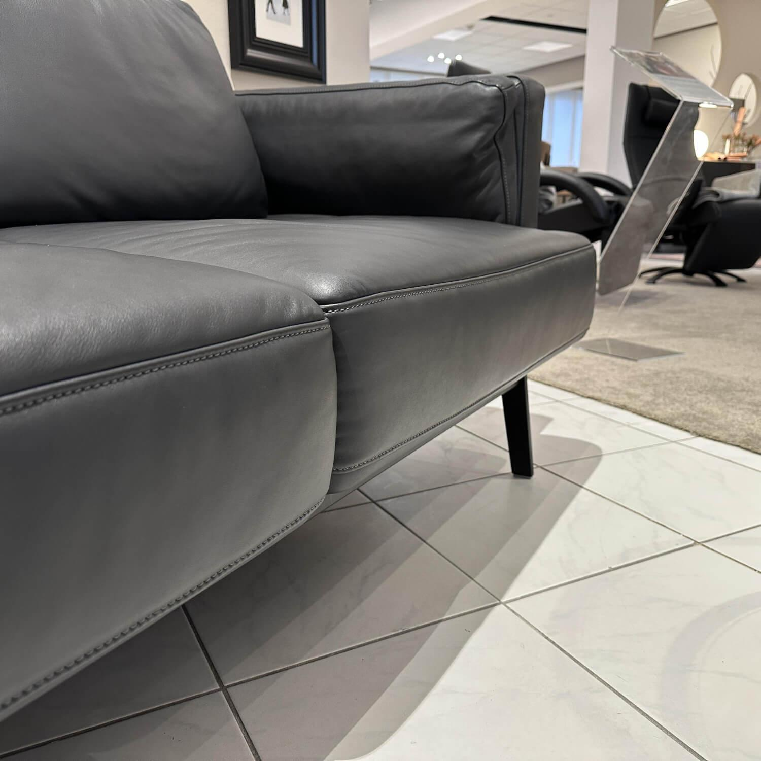 De Sede - Funktionssofa DS 747 Leder Touch 02 Umbra Schwarz Fuß Stahl Schwarz Armlehne Mit Kissenoptik - 5