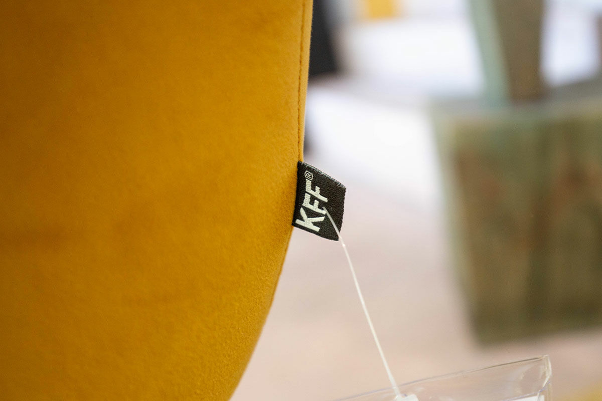 KFF - 4er-Set Stuhlgruppe Faye Stoff Seven Ocre 23 Ockergelb Gestell Macadamia - 4