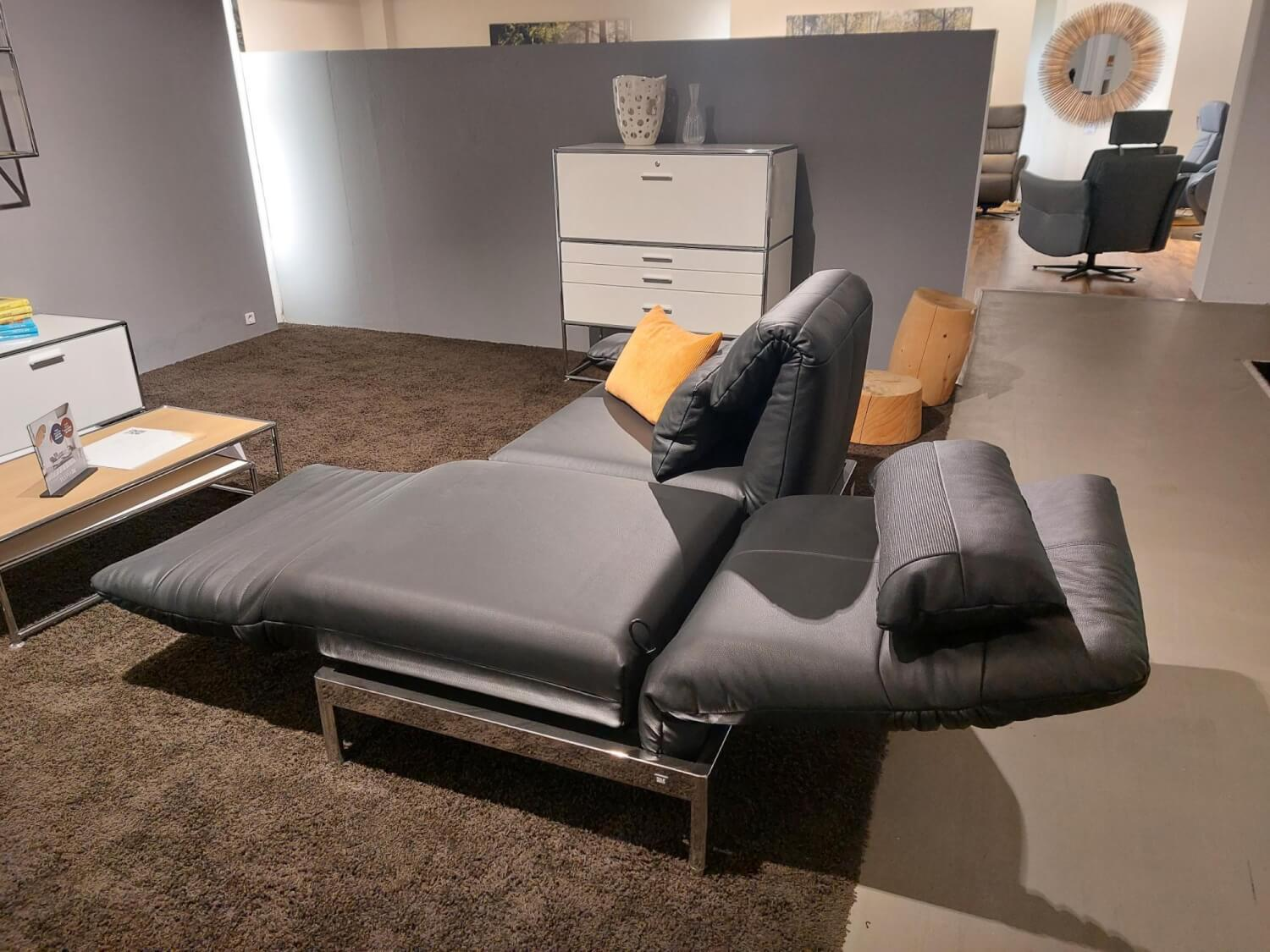 Rolf Benz - Sofa Plura Leder 60.500 Schwarz Fuß Stahl Glanzchrom Sitz Beidseitig Schwenkbar Rücken Verstellbar Inklusive Liegerücken Und 2 Nierenkissen Ohne Dekokissen - 3