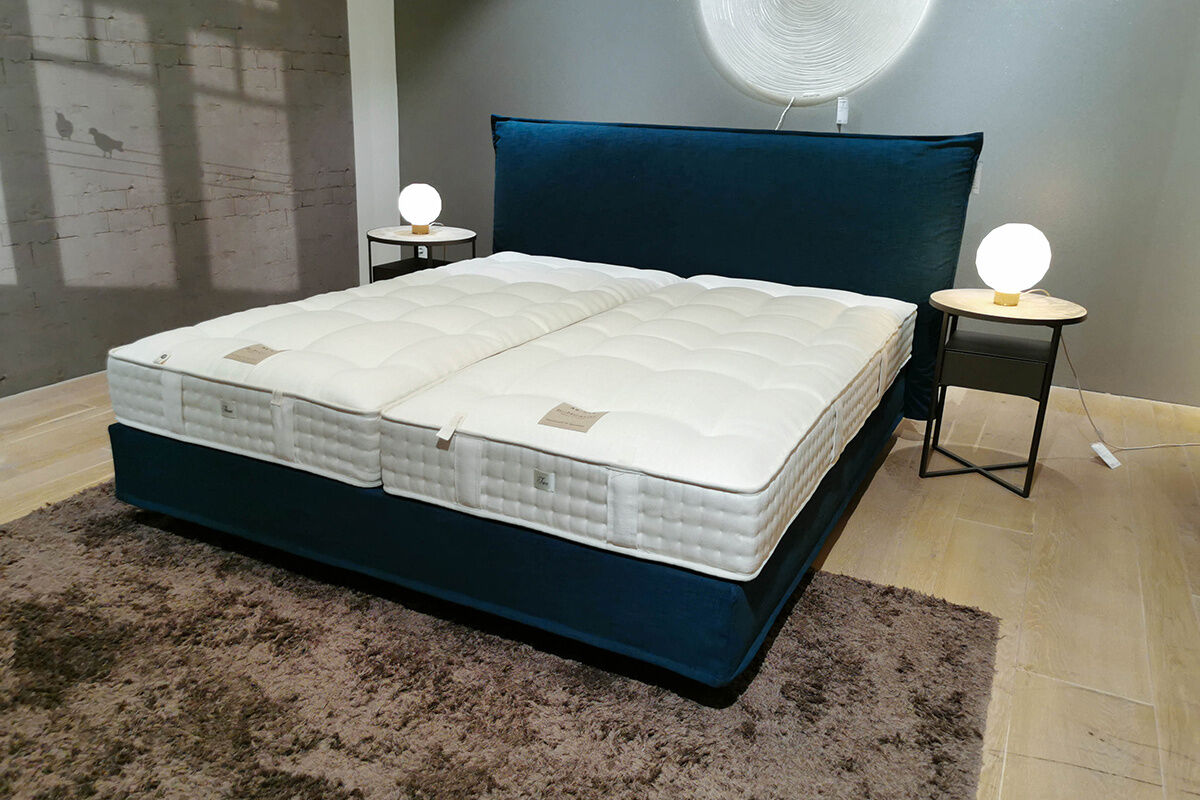 Schramm - Boxspringbett Anthea Stoff 3 Jan-2760 Arctic Blau Füße Buche Schwarz mit 2 Matratzen - 2