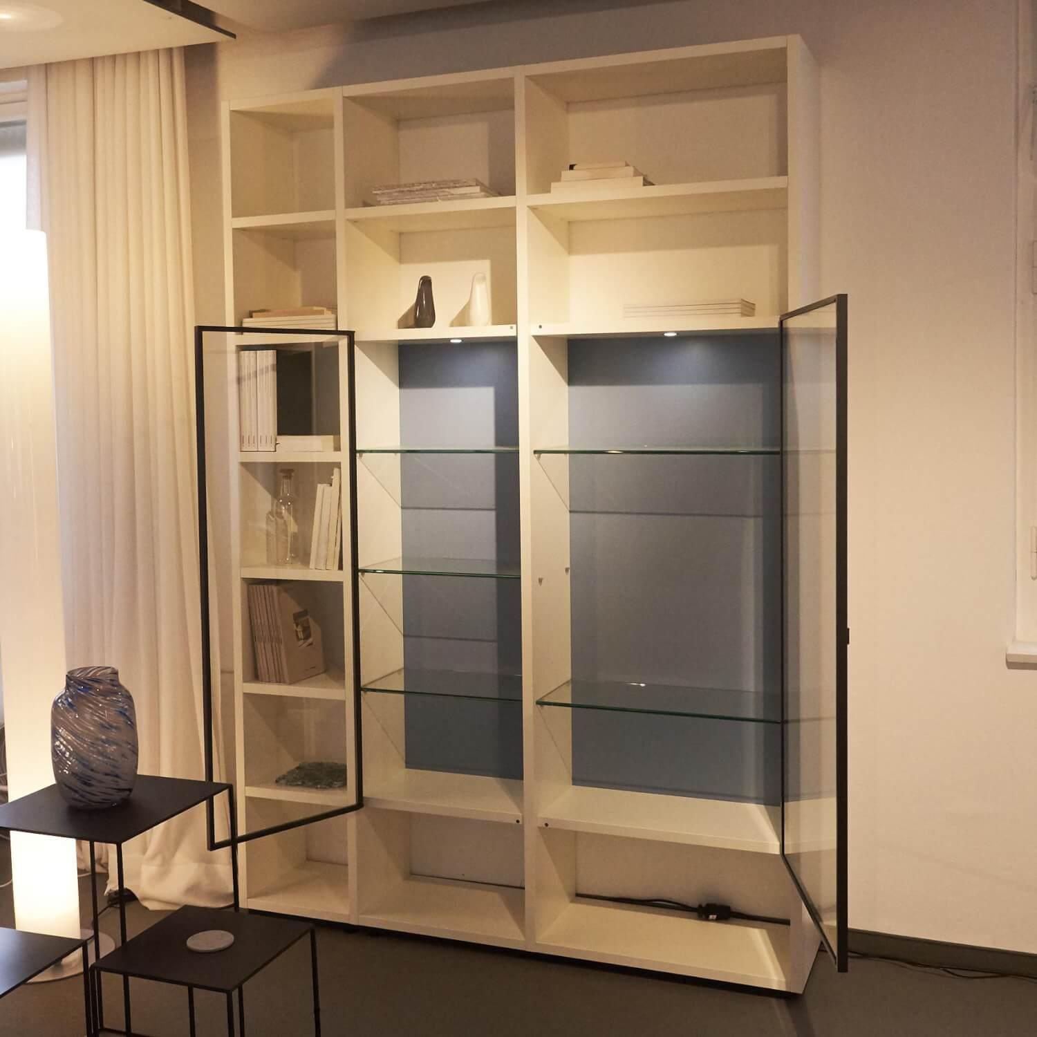 Regal System Mattlackiert Weiß Türen Aus Iron Glas Transparent Mit Beleuchtung