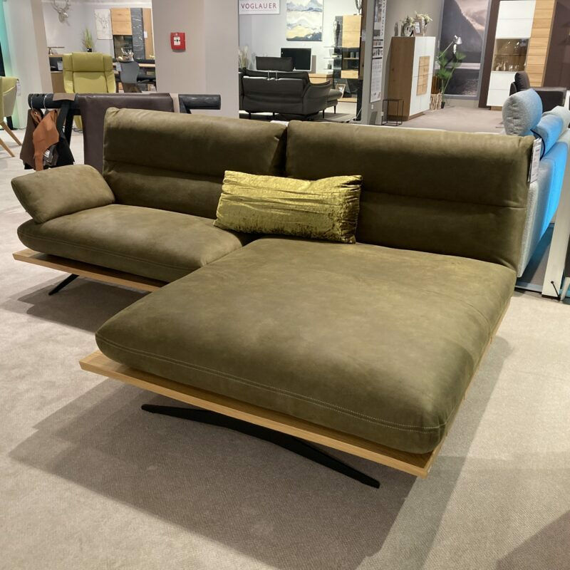 Koinor - Ecksofa Mary Stoff Bison Khaki Grün Naht Beige Plateau Wildeiche Massiv Geölt Kufe Schwarz - 6