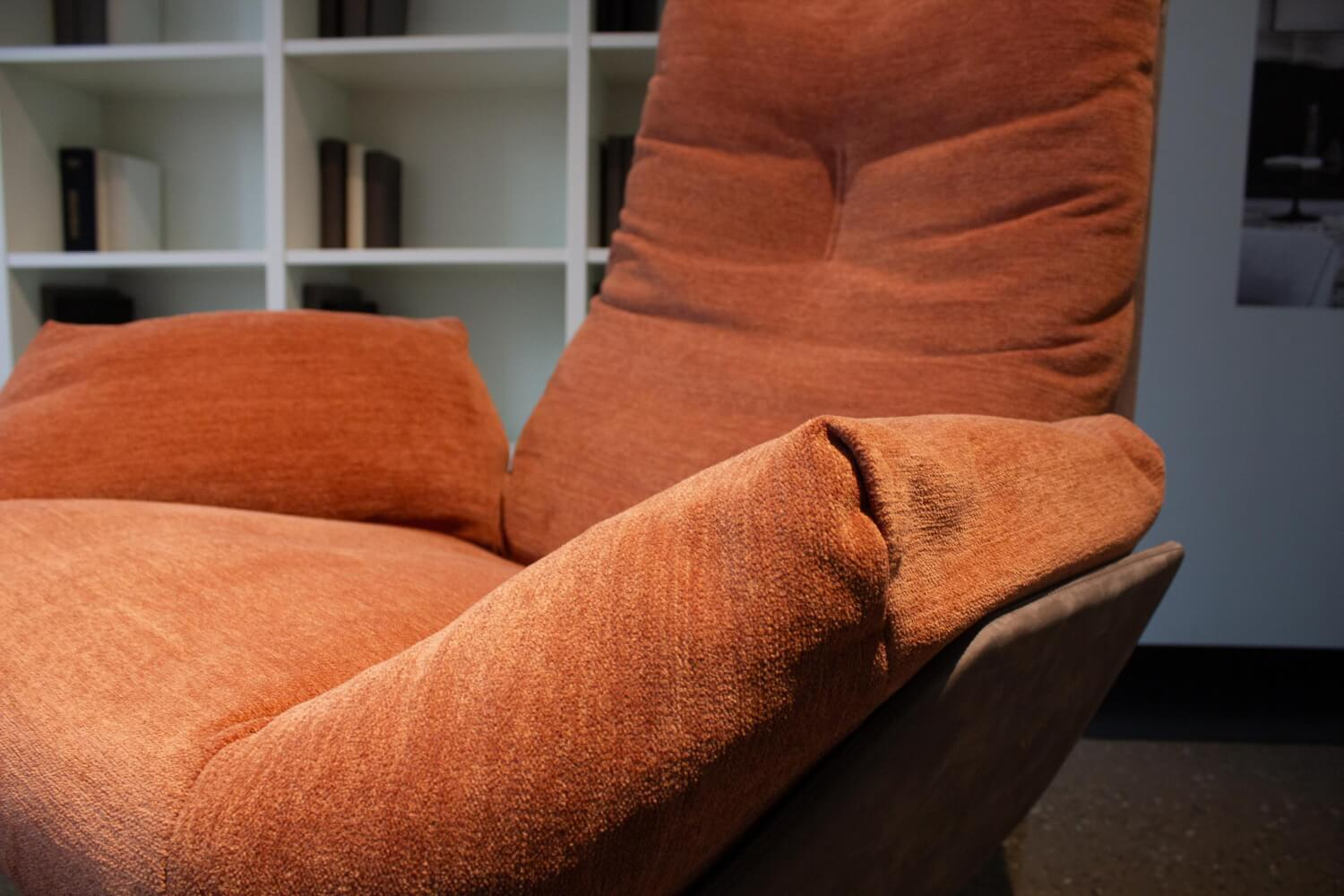 COR - Sessel Cordia Lounge Leder 683 Taupe Grau Sitz Stoff 8165 Lachs Orange mit Hocker - 7