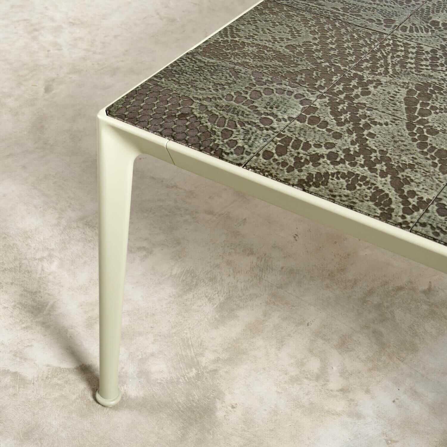Couchtisch Outdoor Mirto Tischplatte Lavastein Farbe Salbei Gestell Aluminium Farbe Salbei