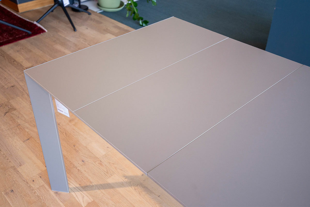 Kristalia - Esstisch Nori Tischplatte Fenix Grigio Londra Grau Gestell Aluminium Lackiert - 7