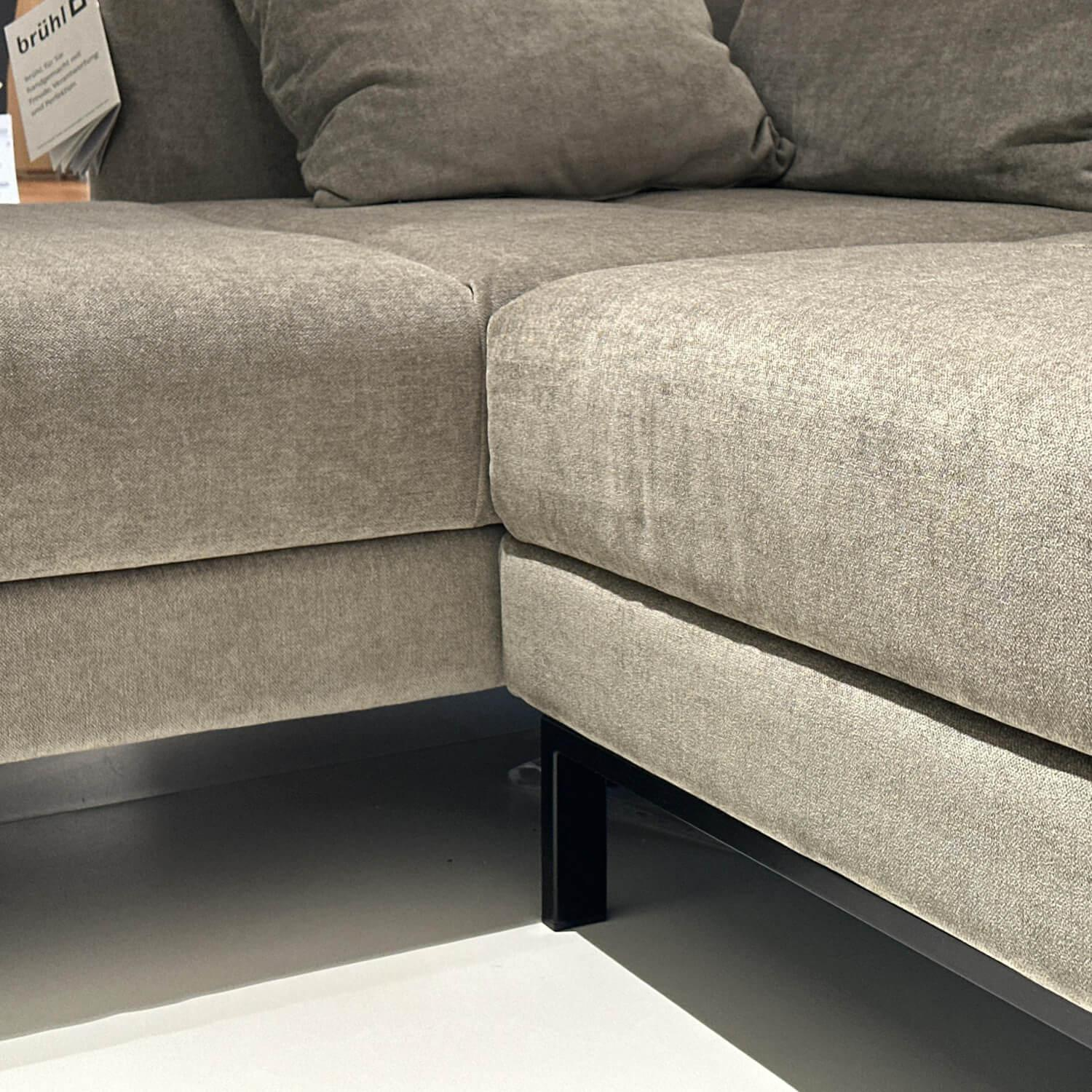 Brühl - Sofa Four Two Stoff 2813 0021 Greige Grau Beige Metallkufen Und Rollen Schwarz - 9