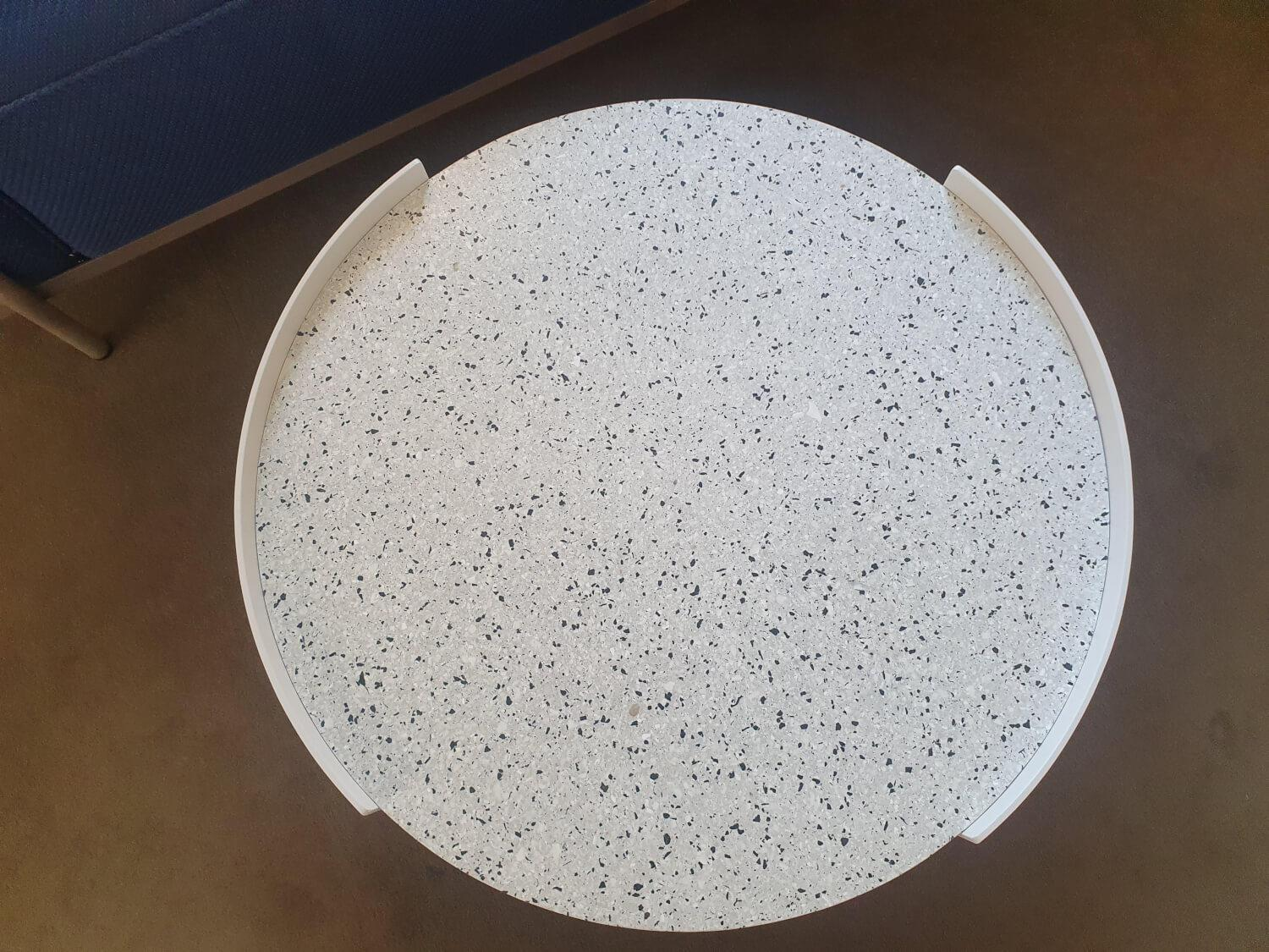 Cassina - Beistelltisch 554 Bowy Outdoor Table Platte Weiß Grau Gestell Aluminium Elfenbein - 4