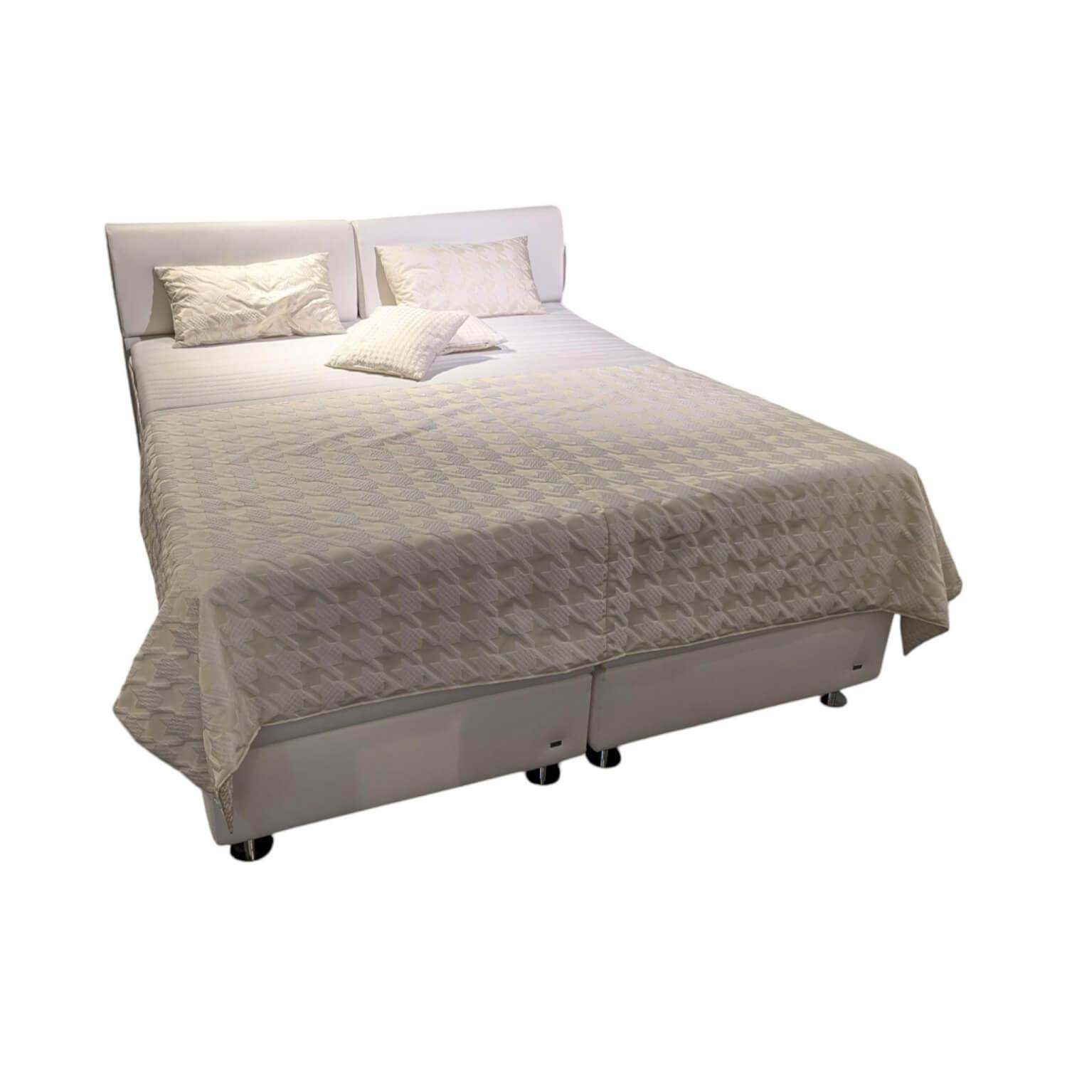 RUF Betten - Boxspringbett Veronesse Stoff 6150 Weiß Und  8460 8440 Grau Weiß Füße Chrom Inklusive Matratzen Mit Plaid Und 4 Kissen - 1