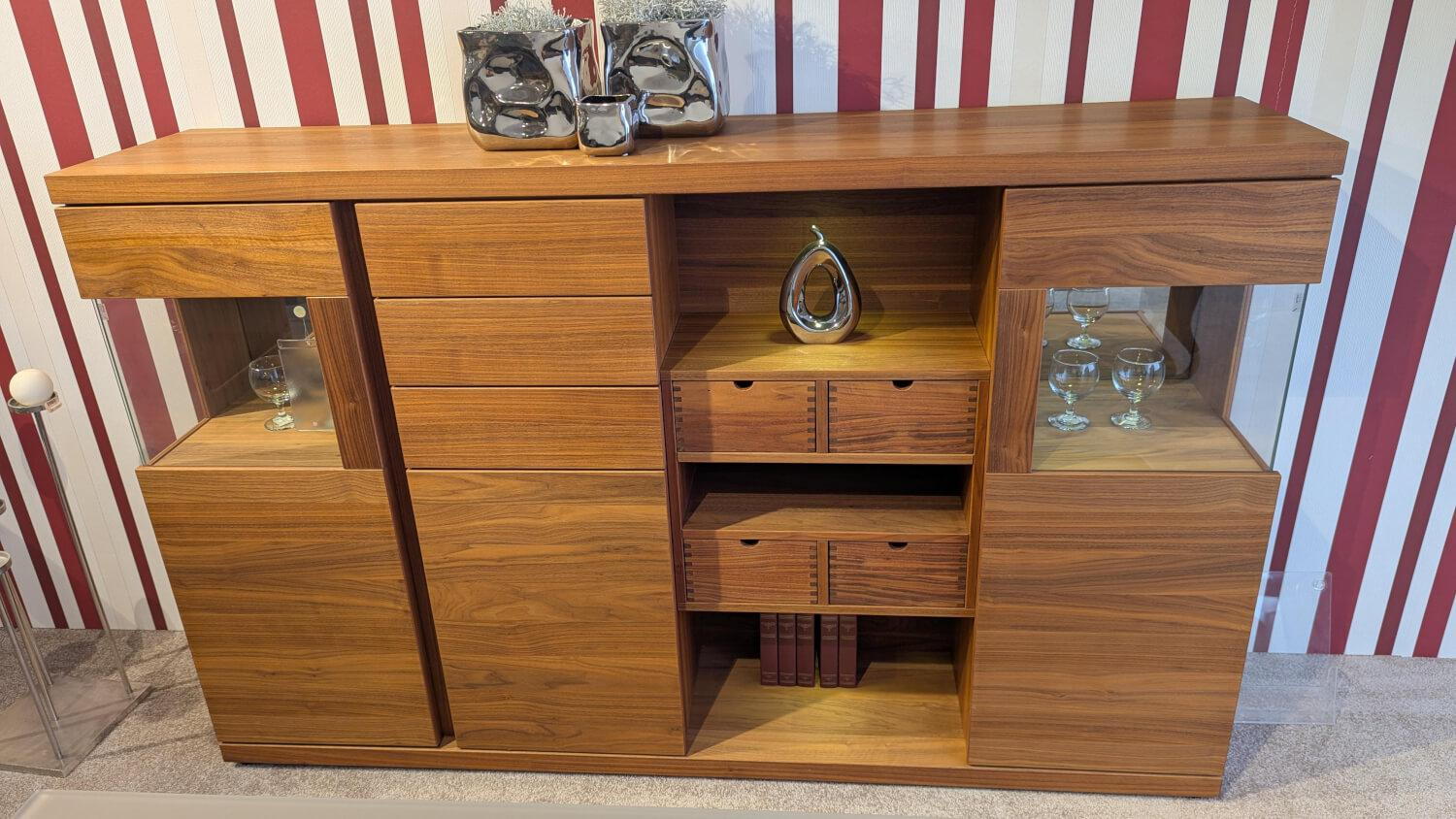 Venjakob - Highboard V Plus 6 0 Colorado Nussbaum Geölt Furniert Mit Spiegelrückwand Und Dekoschubkasten Inklusive Beleuchtung - 3
