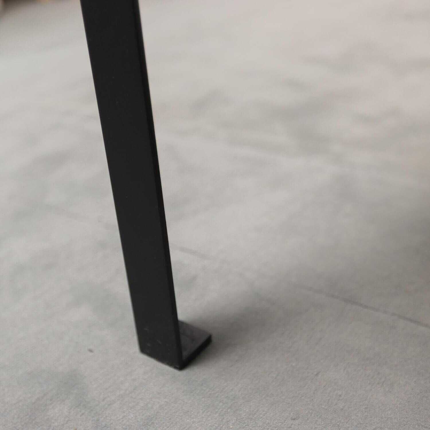 Tisch Platte Linoleum Schwarz Zerlegbares Gestell Aus Winkelprofilstahl Epoxilackiert Schwarz Seiden