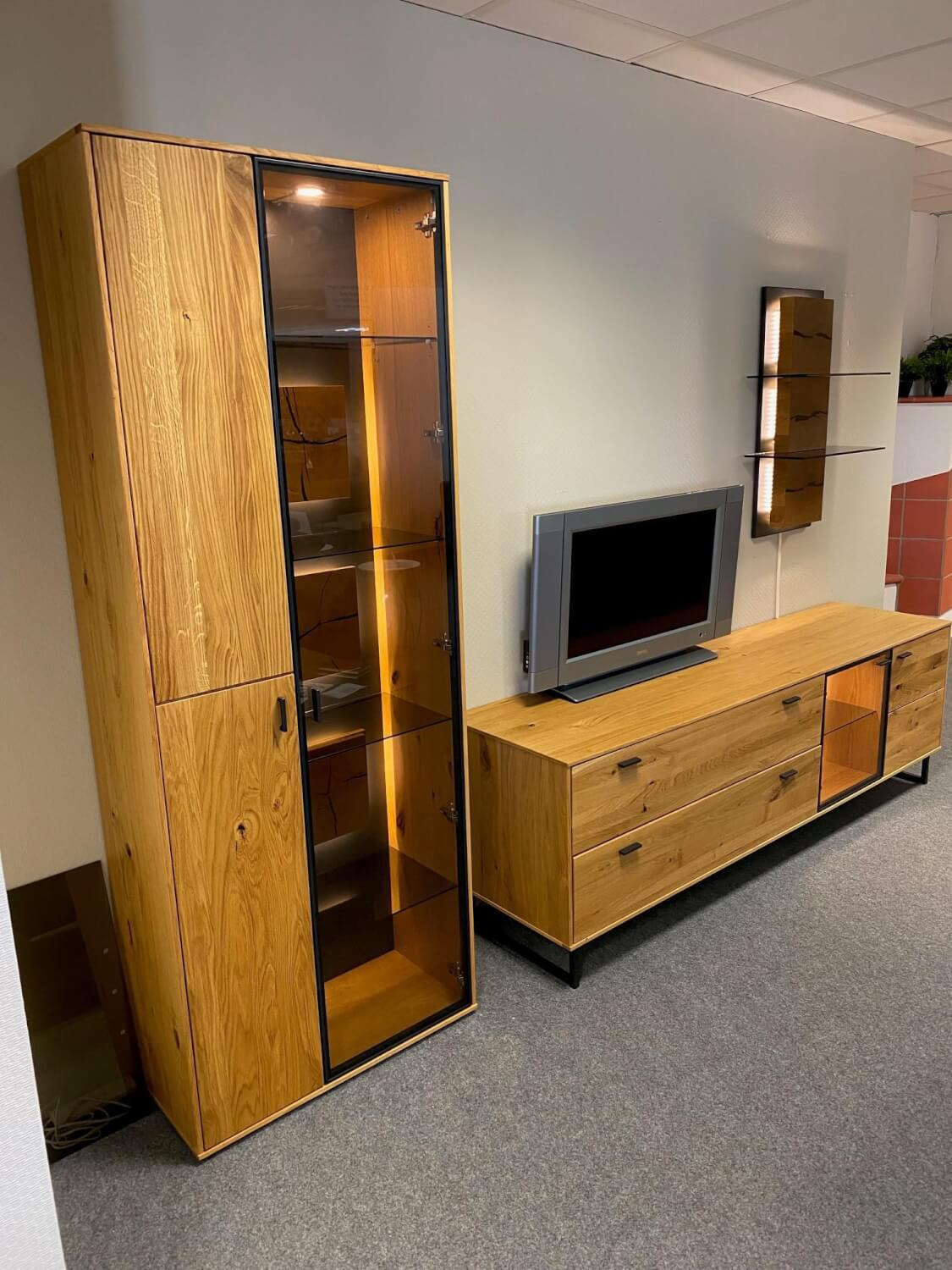 MCA Furniture - Wohnwand Assini Wildeiche Furniert Geölt mit Beleuchtungsparket - 9