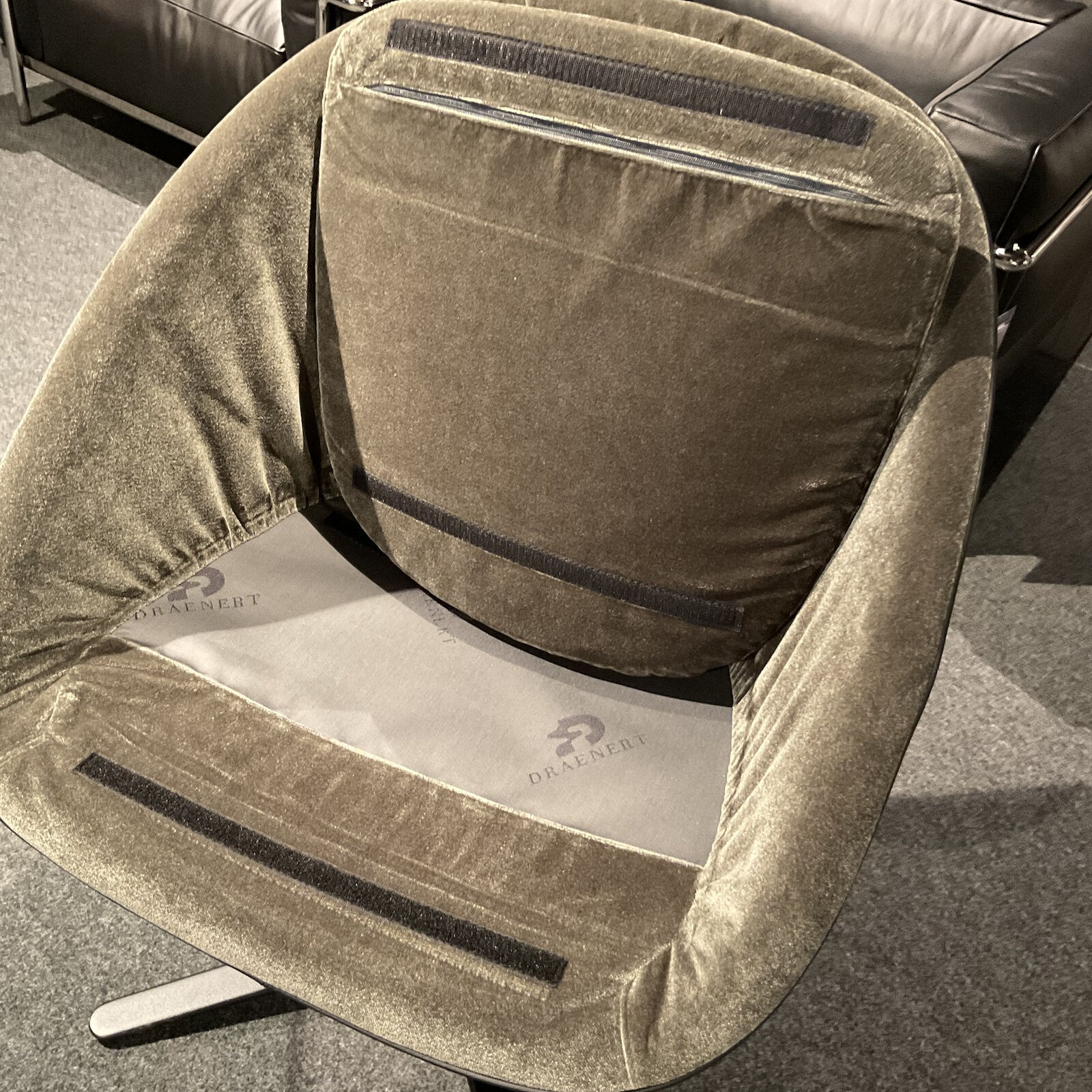 Draenert - Armlehnstuhl 2043 Dan Stoff Charmellle Cloud 81 Beige Drehgestell Schwarz Mit Rückholmechanik - 4