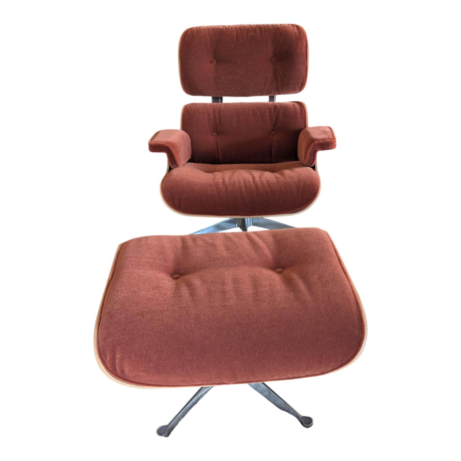 Vitra - Sessel Lounge Chair Stoff Calma Brandy Rot mit ottoman - 6
