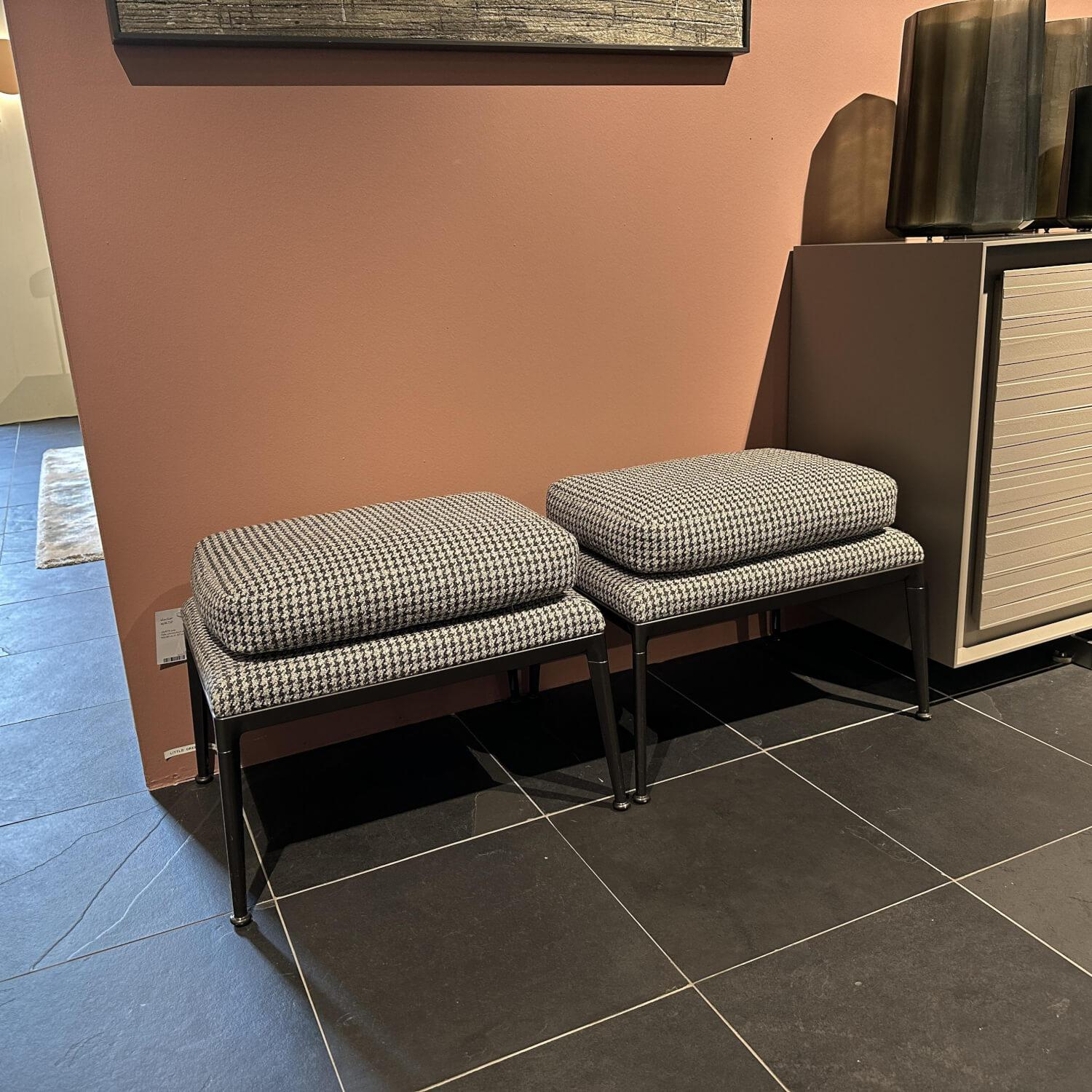 B&B Italia - 2er Set Hocker Mirto Stoff Scozia 2489151 Grau Füße Schwarzchrom Lackiert - 2
