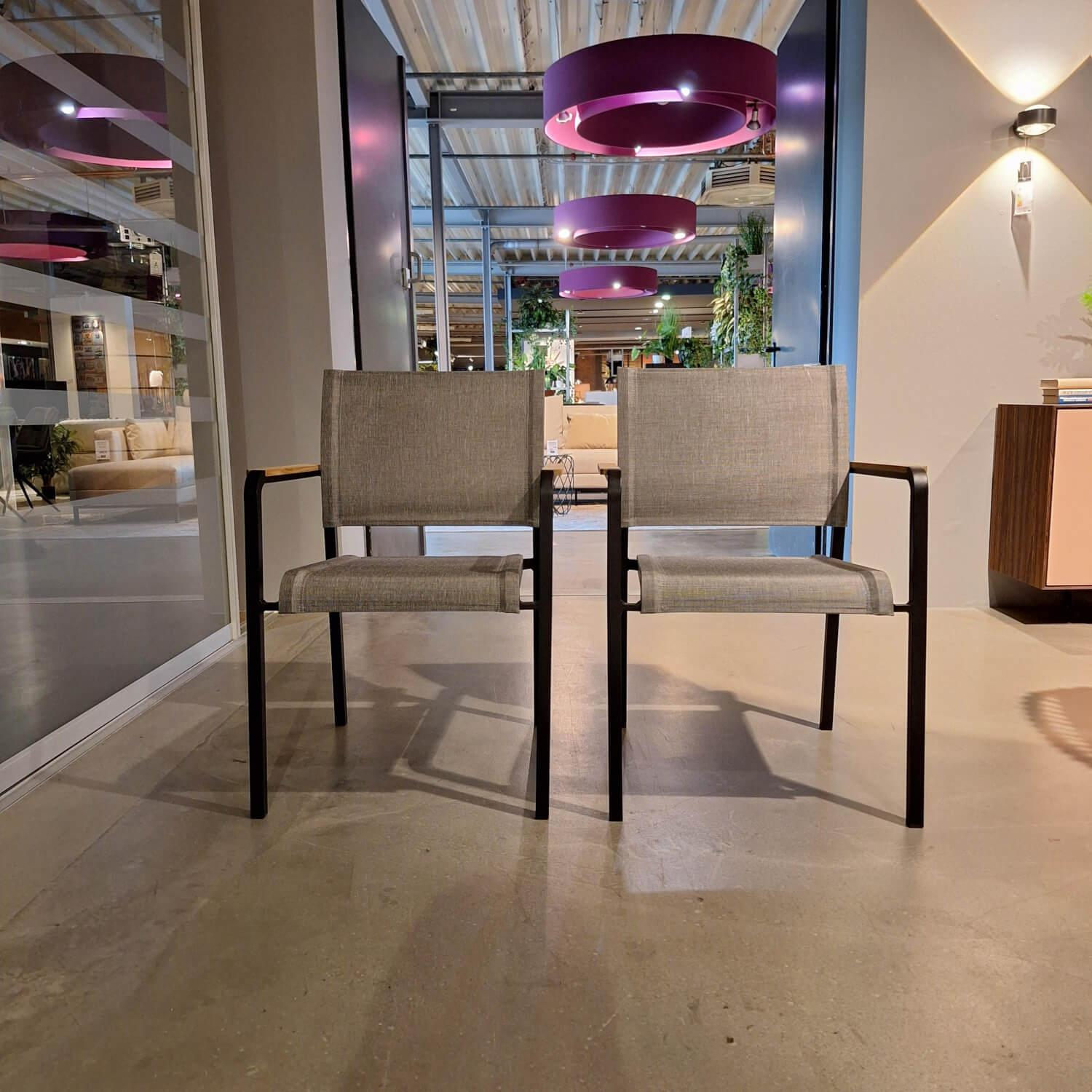 4er-Set Stuhl Outdoor Tilo Bezug Leinen Teakarmlehnen Grau Gestell Aluminium Schwarz Matt