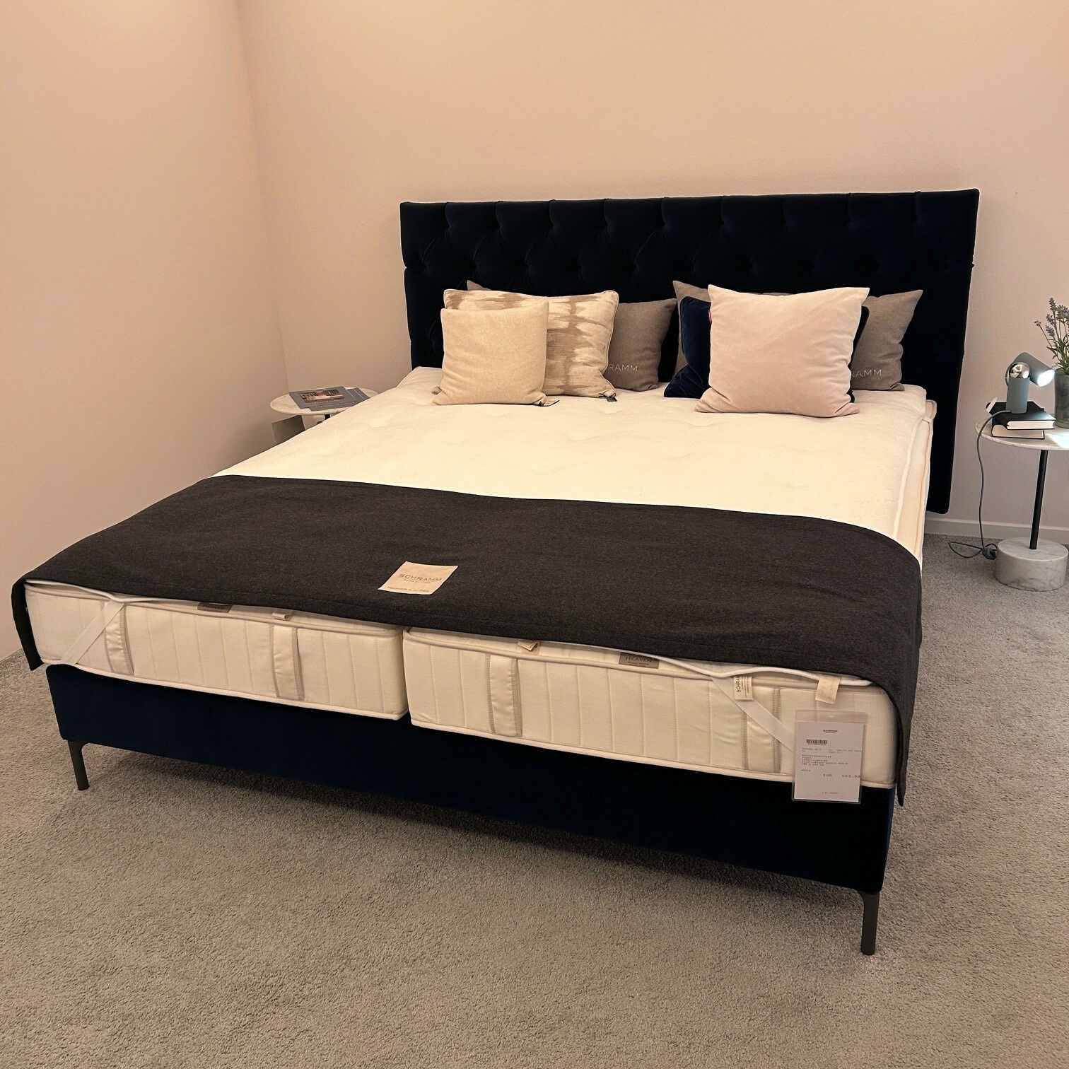 Schramm - Bett Origins Claire 18 Stoff 3 Lona-2850 Migdnight Mitternachtsblau mit 2 Matratzen - 2