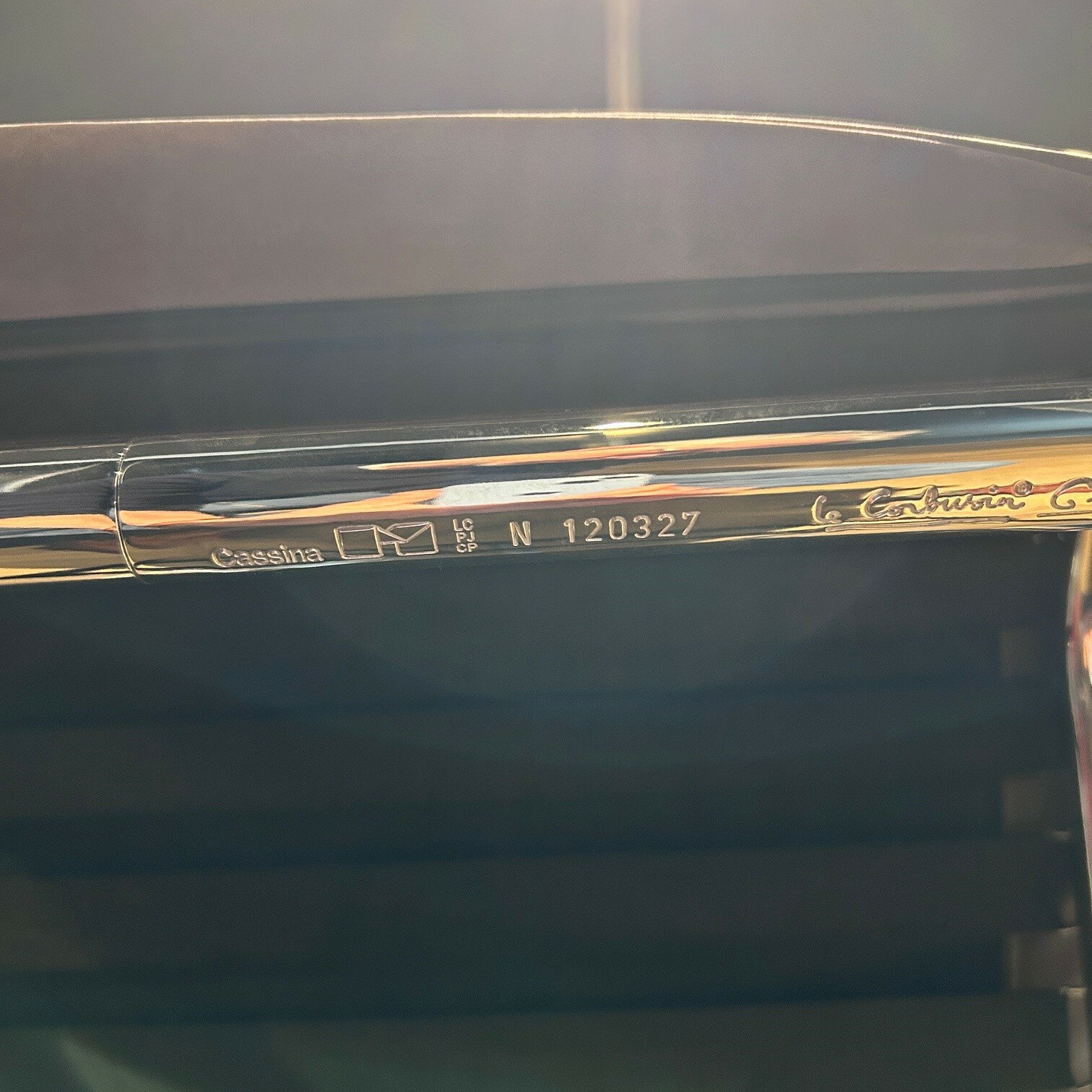 Cassina - Liege 4 Chaise Longue À Réglage Continu Leder Nabuk Carbone Schwarz Grau Gestell Stahl Verchromt - 3