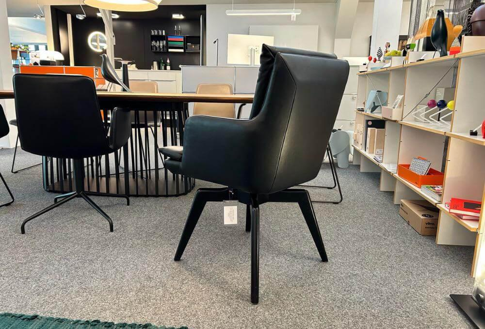 IP Design - Armlehnstuhl Soulmate Mit Rückhohl-Drehmechanik Leder Space PG3 Farbe Black Schwarz Holzuntergestell Schwarz Lackiert - 3