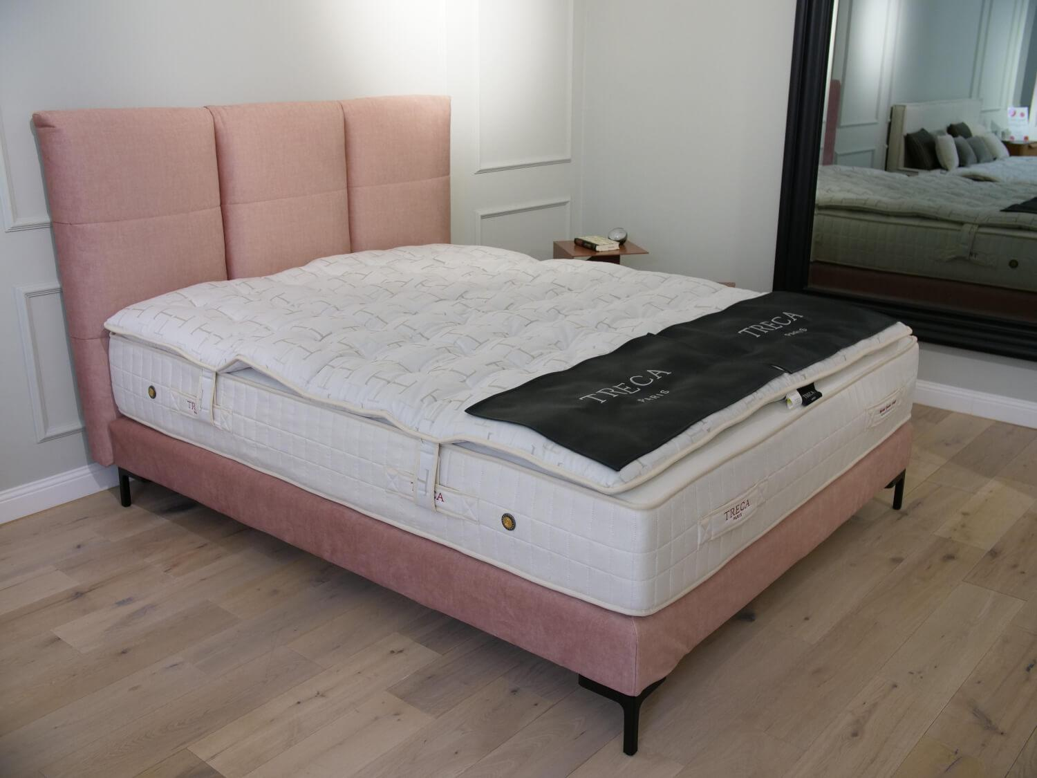 Treca Interiors - Bett Ensemble Moon 160 Stoff Endless 061 Rosa Fuß Schwarz Inklusive Matratzen Und Topper - 2