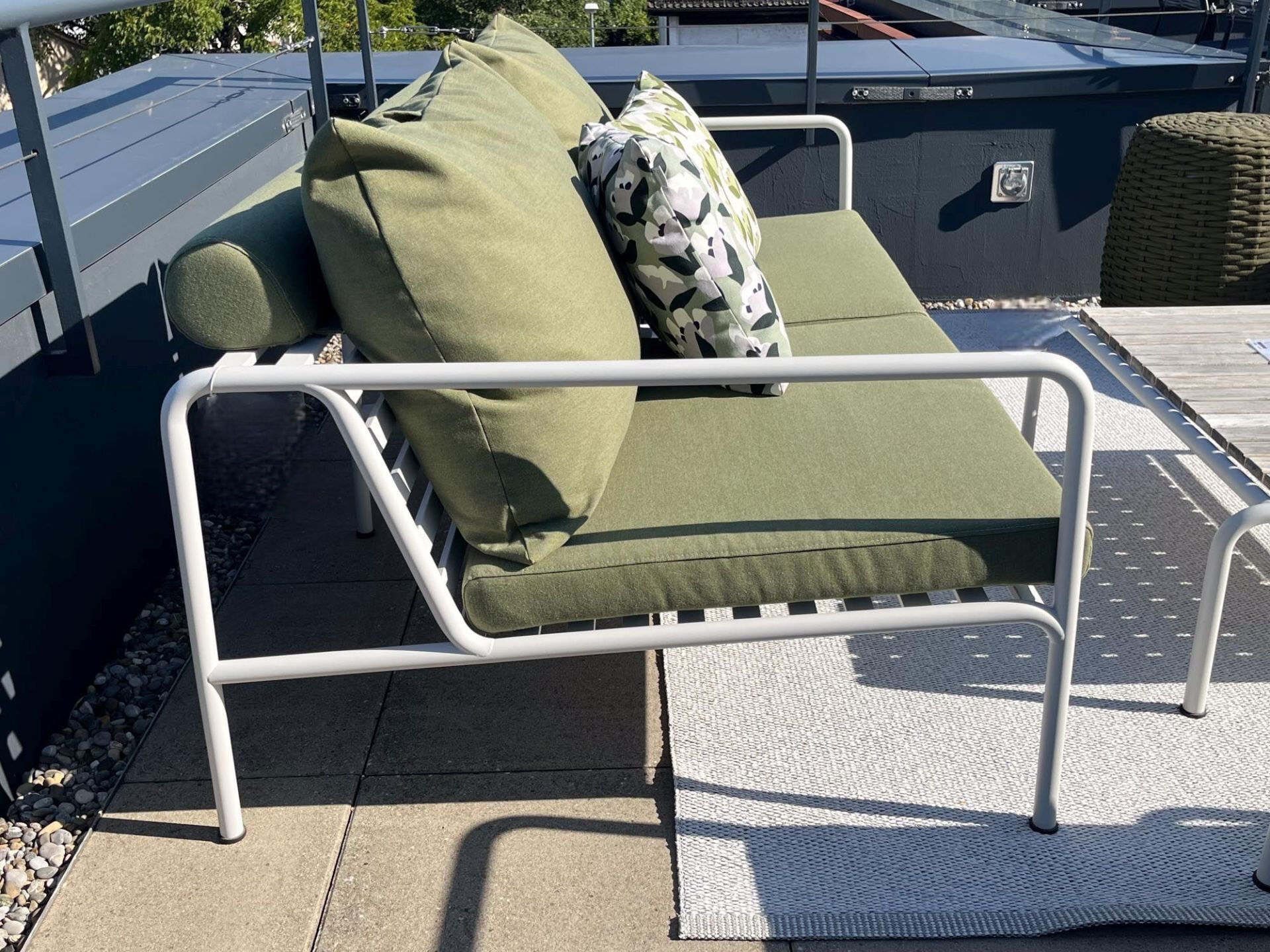 Houe - Lounge Sofa Avon Stoff Sunbrella Heritage Leaf Grün Gestell Stahl Weiß Pulverbeschichtet - 10