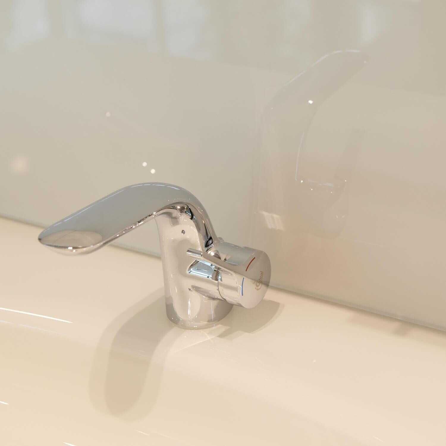 Badkombination Gentis Bad Dreitüriger Spiegelschrank Unterschrank mit Waschtisch