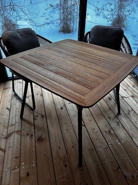 Weishäupl - 2er-Set Stuhl Denia Untergestell Grau mit Tisch Teak Massiv - 2