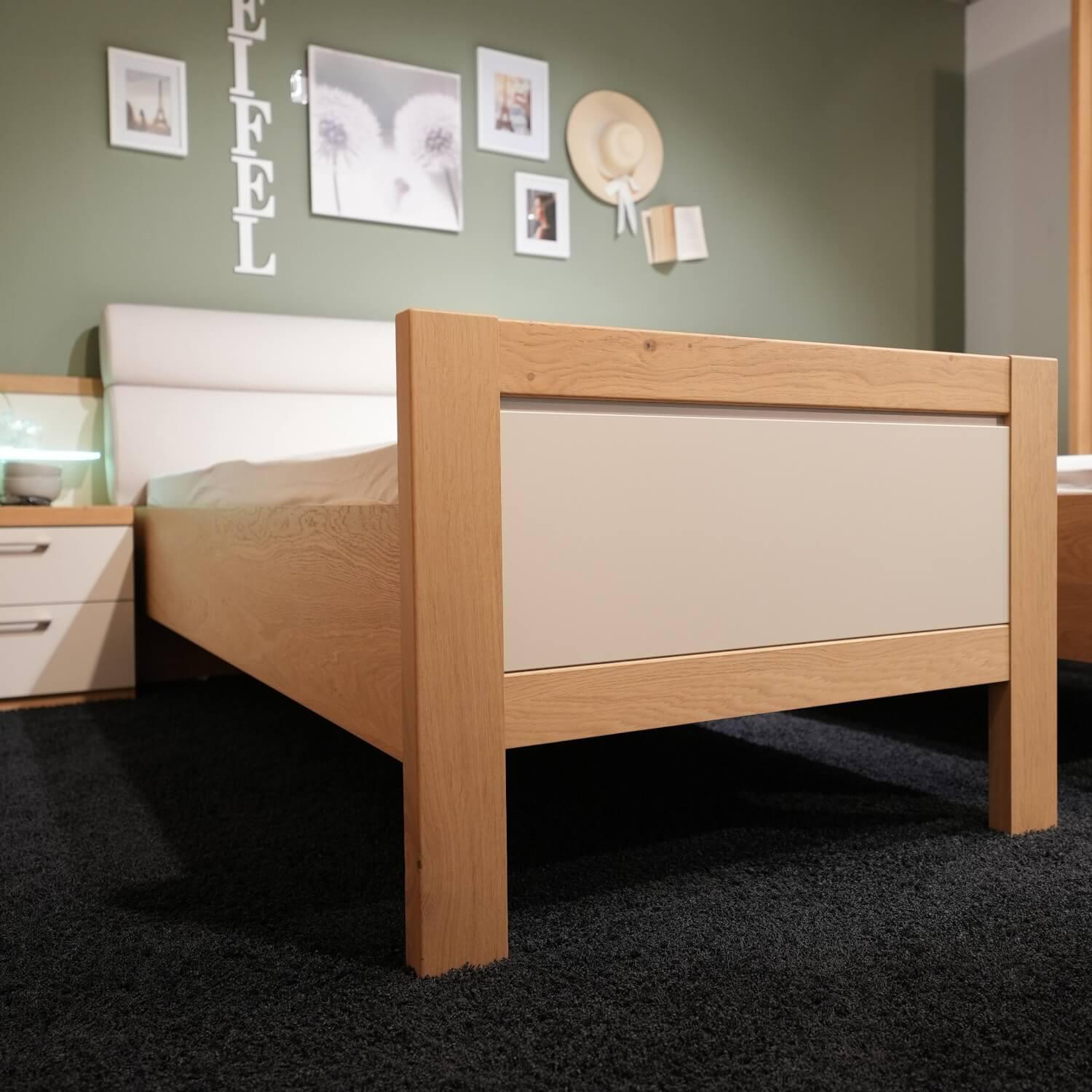 Schlafzimmer 1018 Lack Sand Beige Balkeneiche Mit Beleuchtung Ohne Matratze Und Lattenrost