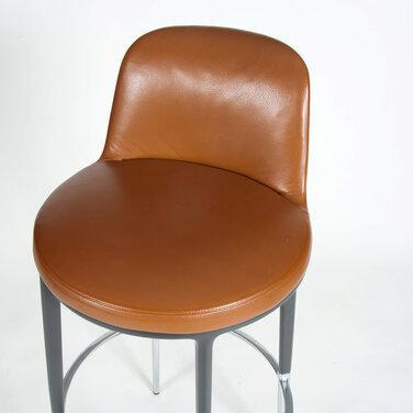B&B Italia - 3er-Set Barhocker Caratos Drehbar Leder Cognac Untere Basis Aluminium Poliert - 5