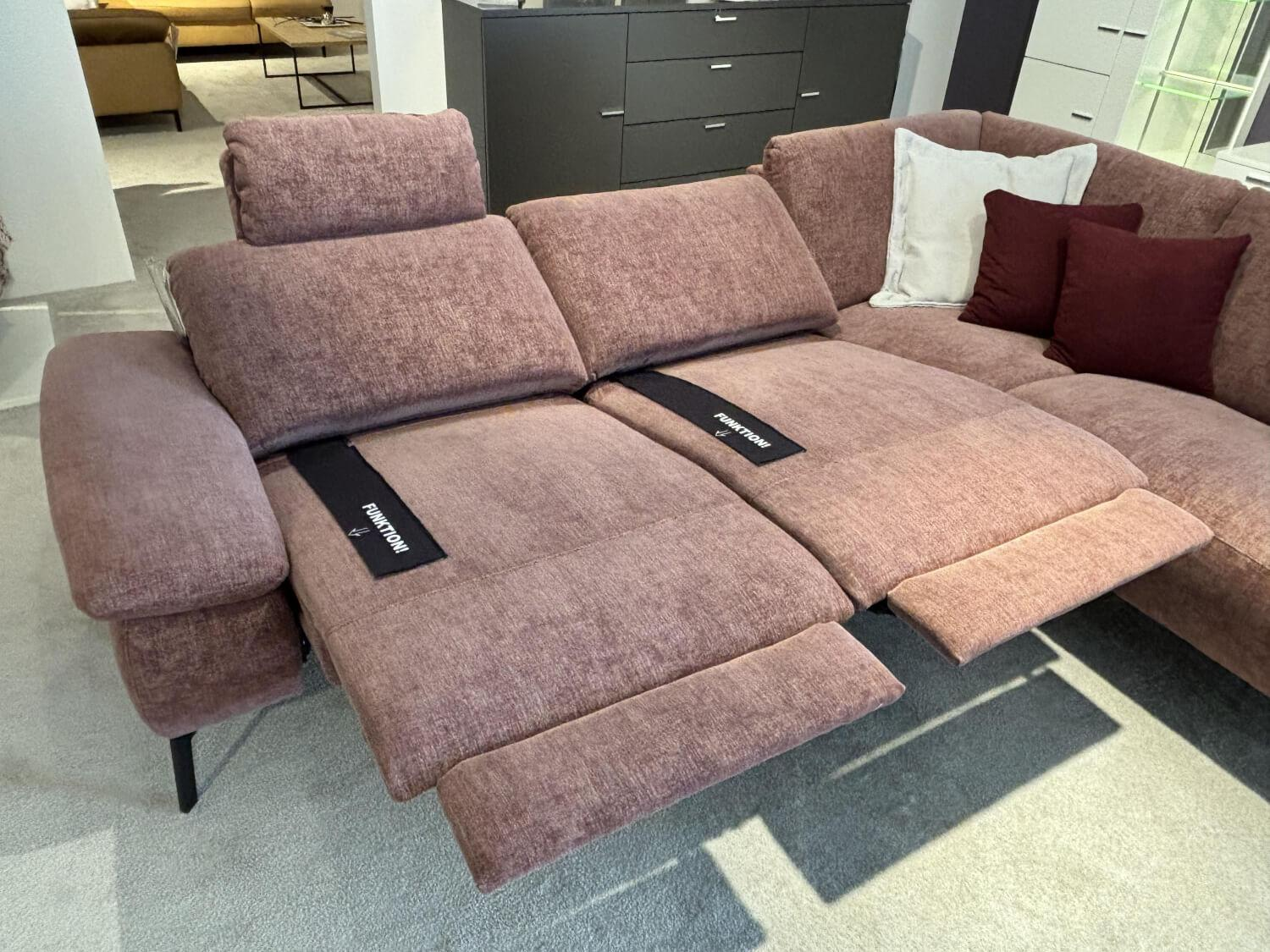 Carina - Ecksofa Vino Stoff Cosmopolitan Rosewood Rot Rosa Fuß 284 Schwarz Matt Inklusive 2 Kopfstützen Und  3 Kissen - 4