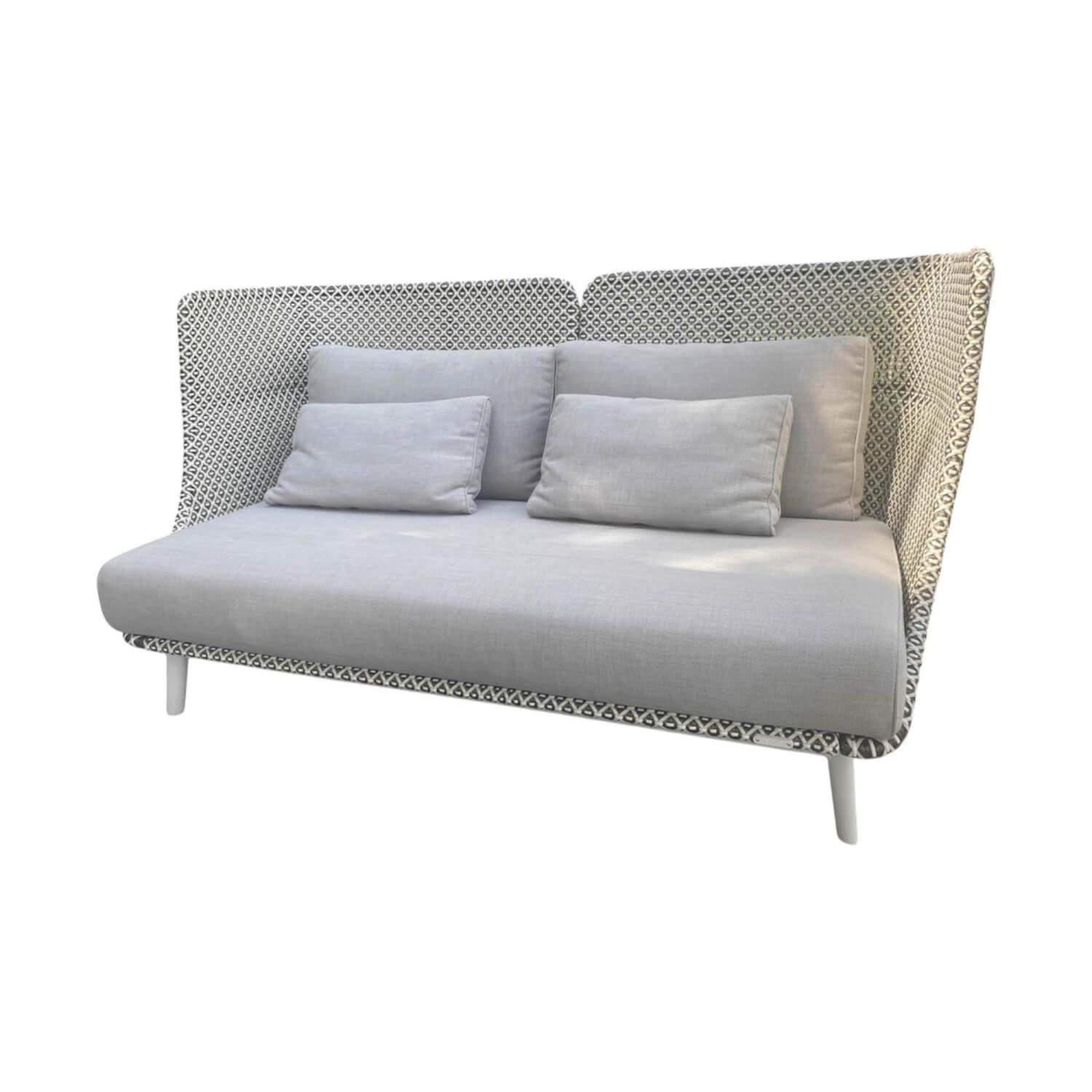 DEDON - Gartensofa Mbarq Geflecht Pepper Schwarz Weiß Gestell Lipari Weiß Inklusive Kissenset Warmgrey Grau - 1