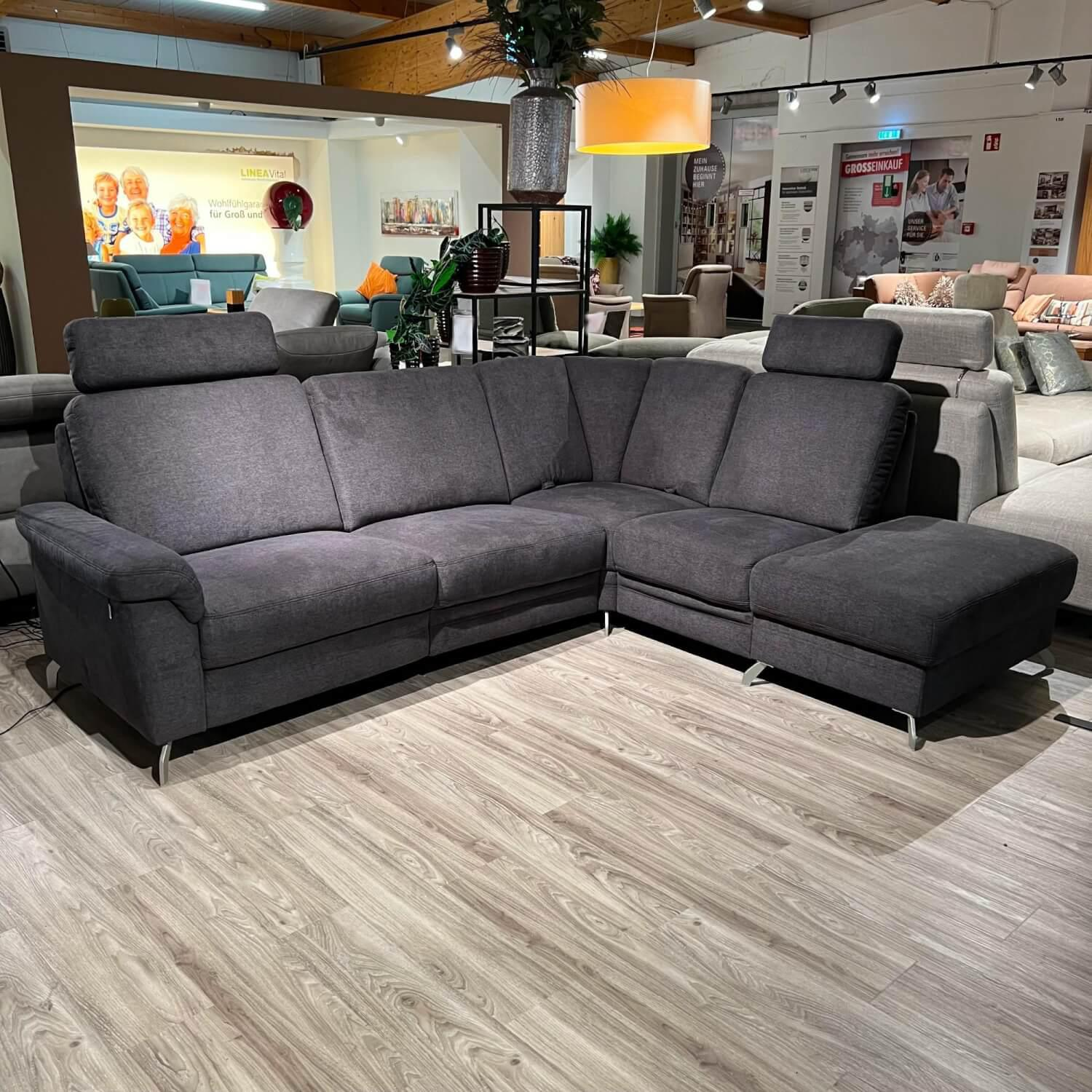 Gruber - Ecksofa Calma 4 Und Sessel Casada Premium 1810 Stoff Costa Anthrazit  Füße Metall Silber Und Metall Schwarz - 18
