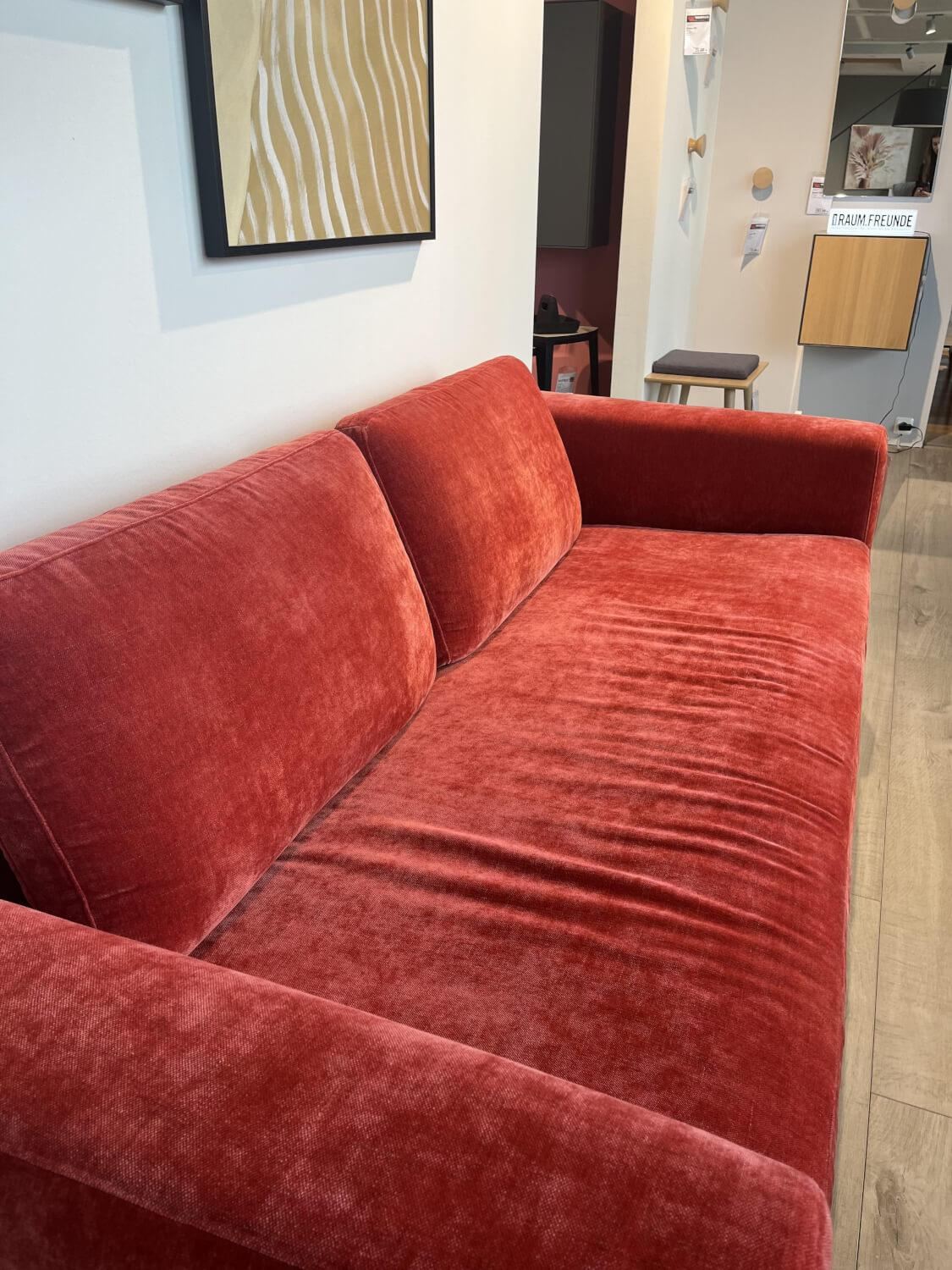 Raum.Freunde - Sofa Lenni Style Stoff Wildflower 9 Raspberry Pink Rot Füße Metall Schwarz - 5
