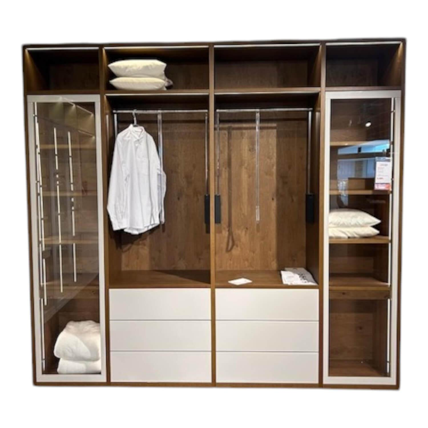 Rietberger Möbelwerke - Kleiderschrank Silea Korpus Asteiche Bourbon Furniert Front Und Rahmen Brillantgrau Matt - 1