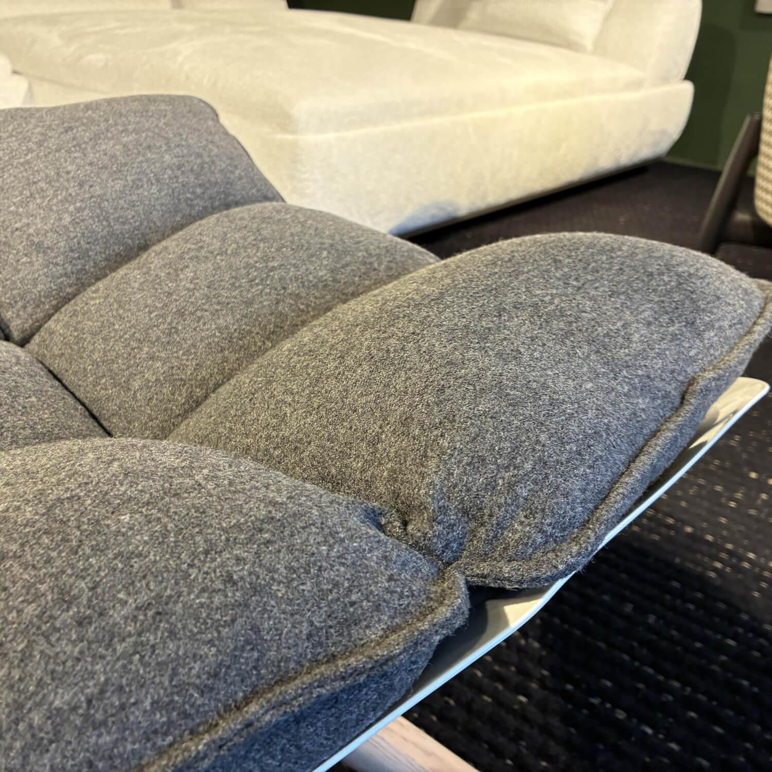 B&B Italia - Sessel Husk Stoff Serra Dunkelgrau 2025255 Schale Weiß Untergestell Eiche Hell mit Hocker - 3