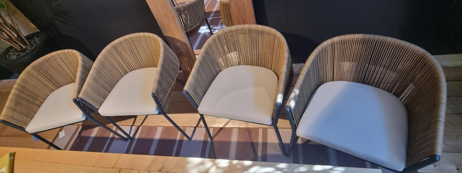 Ligne Roset - 4er-Set Lapel Rückenlehne Synthetischer Rattan Gestell Aluminium Kohlefarben - 4