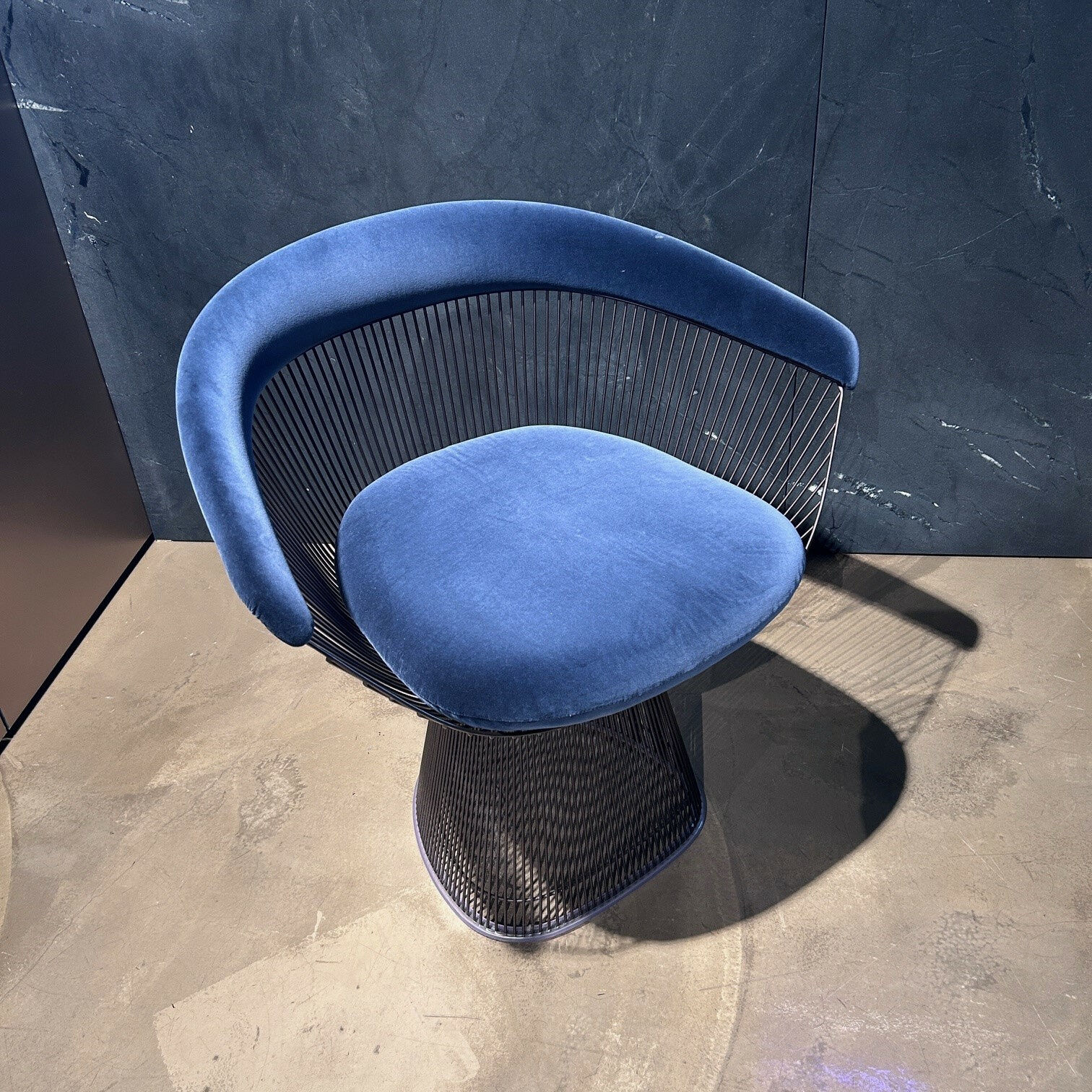 Knoll International - 2er Set Stuhl Platner Stoff Eva 170 Petrolblau Gestell Bronze Metallic Inklusive Beistelltisch - 2