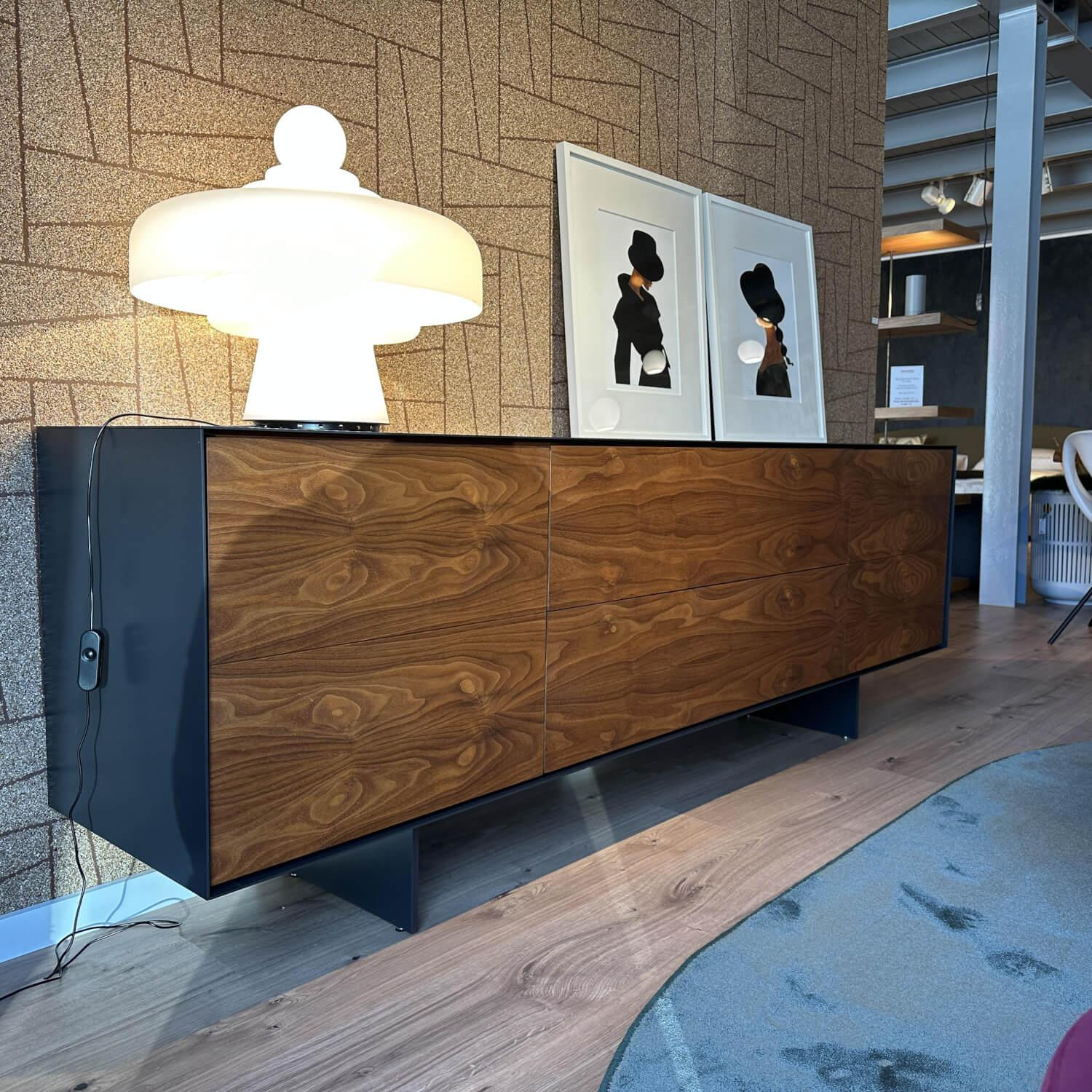 Riva1920 - Kommode Rialto Fly Front Nussbaum Korpus Eisen Lackiert - 5