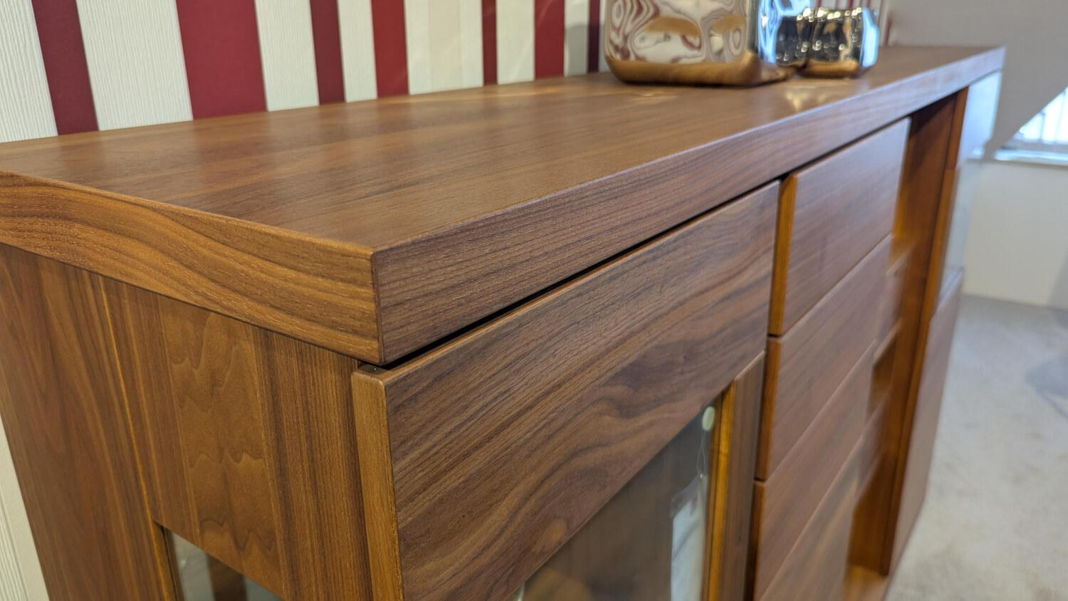 Venjakob - Highboard V Plus 6 0 Colorado Nussbaum Geölt Furniert Mit Spiegelrückwand Und Dekoschubkasten Inklusive Beleuchtung - 6