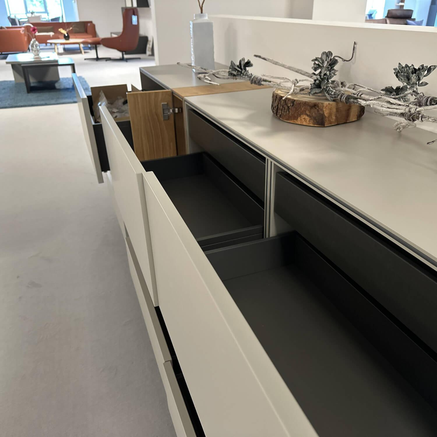 Hülsta - Sideboard Neo Lack Seidengrau Akzent Natureiche Mit Offenem Glasfach - 9