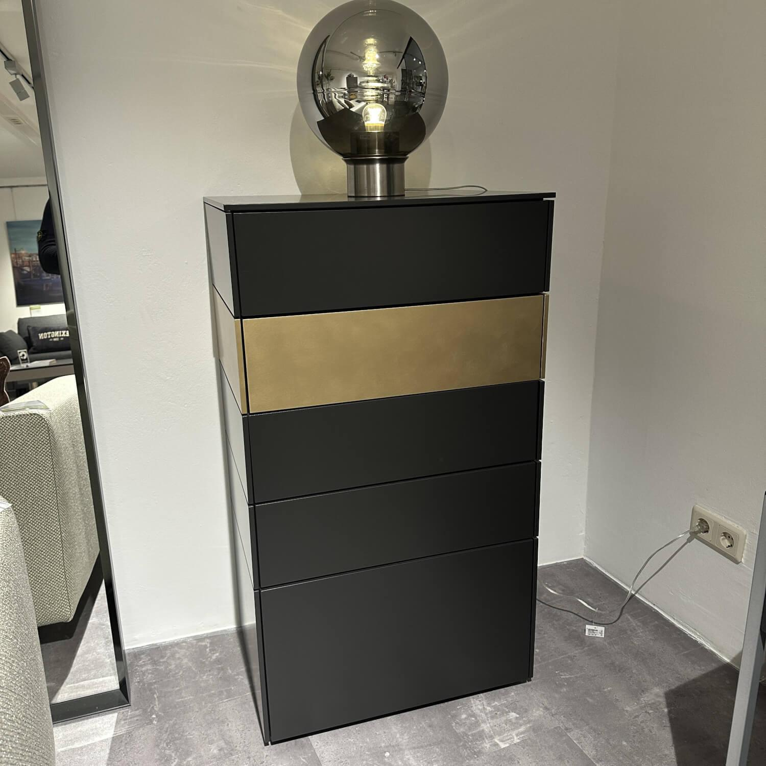 Contur - Kommode 3900 Lack 436 Cosmos Schwarz Lack Gold Mit Pushbeschlag - 6