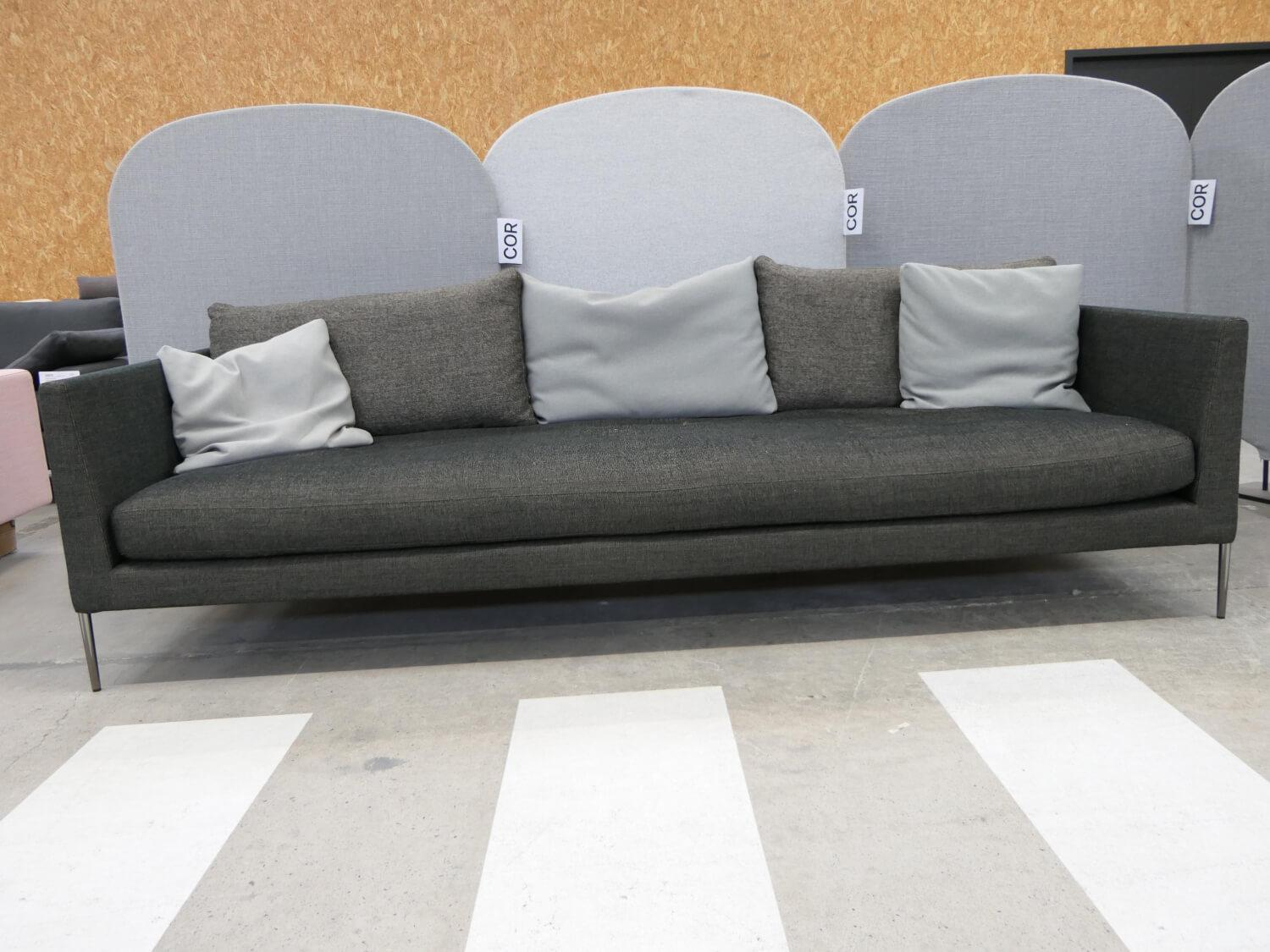 COR - Sofa Pilotis Stoff 8161 Schwarz Braun Füße Schwarz Chrom Inklusive Rückenkissen - 8