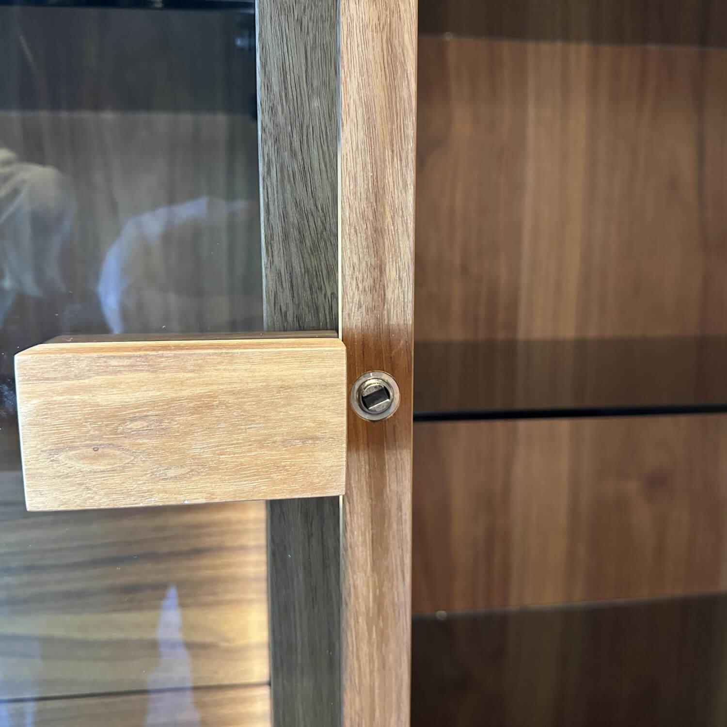 Riva1920 - Schrank Cambus Evo Nussbaum Geölt Türen Rauchglas Bronziert Mit Beleuchtung Und Touch Sensor - 10