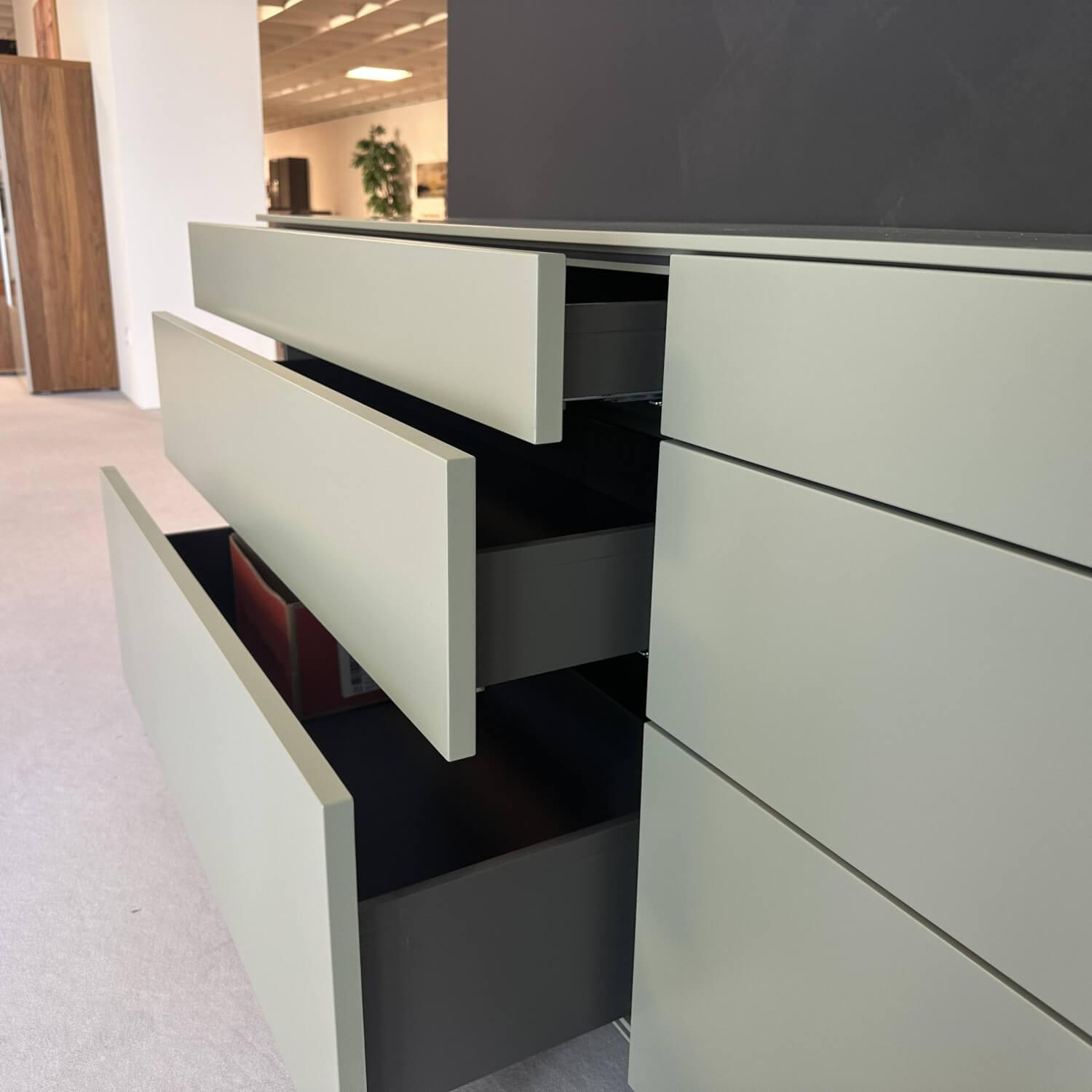 Hülsta - Sideboard Neo Lack NCS S4010 Mintgrün Grün Matt Gestell Metall Chrom Glänzend - 5